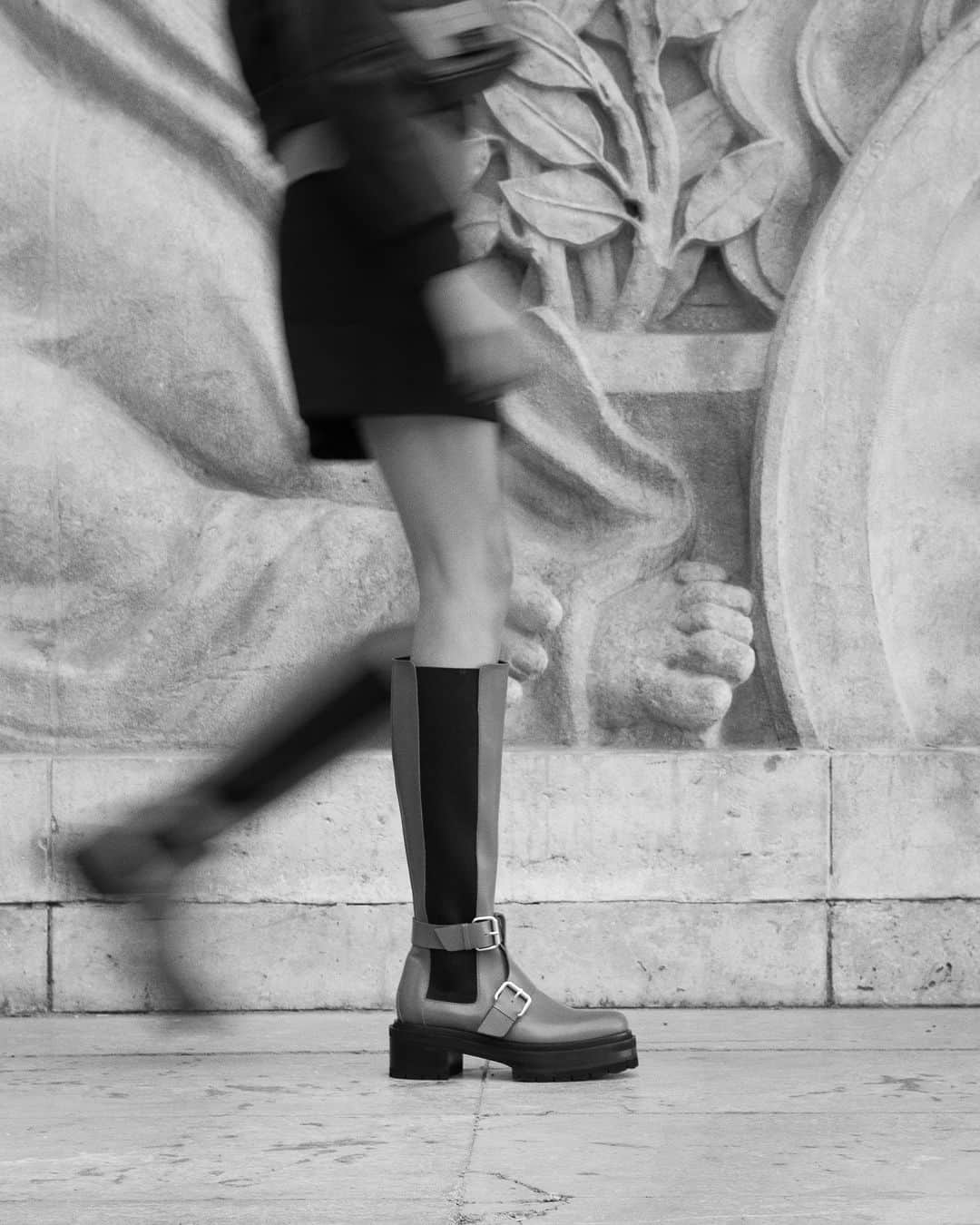 ピエール アルディさんのインスタグラム写真 - (ピエール アルディInstagram)「The Charlize boot. A chelsea boot with a masculine look.  #PierreHardy #PierreHardyFW23」11月2日 23時00分 - pierrehardy