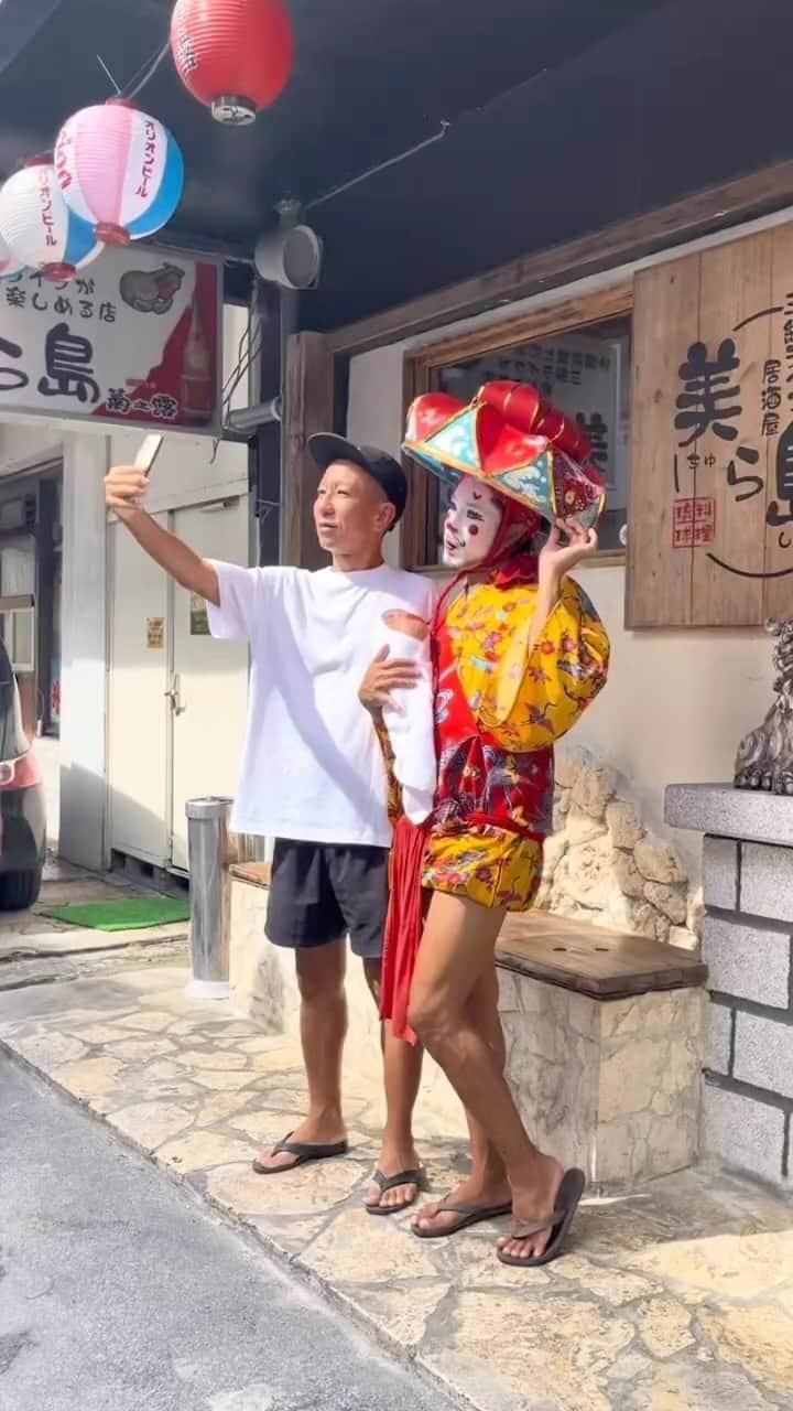 EMIKAのインスタグラム：「🌺これみて姪っ子が号泣してた😭  #宮古島 #宮古島旅行 #宮古島観光 #宮古島おすすめ #宮古島スポット  #宮古島ビーチ #宮古島海  #宮古島シュノーケル #宮古島移住  #宮古島life #移住生活 #移住カップル  #デュアルライフ #チョンダラー #okinawa #miyakojima #duallife」