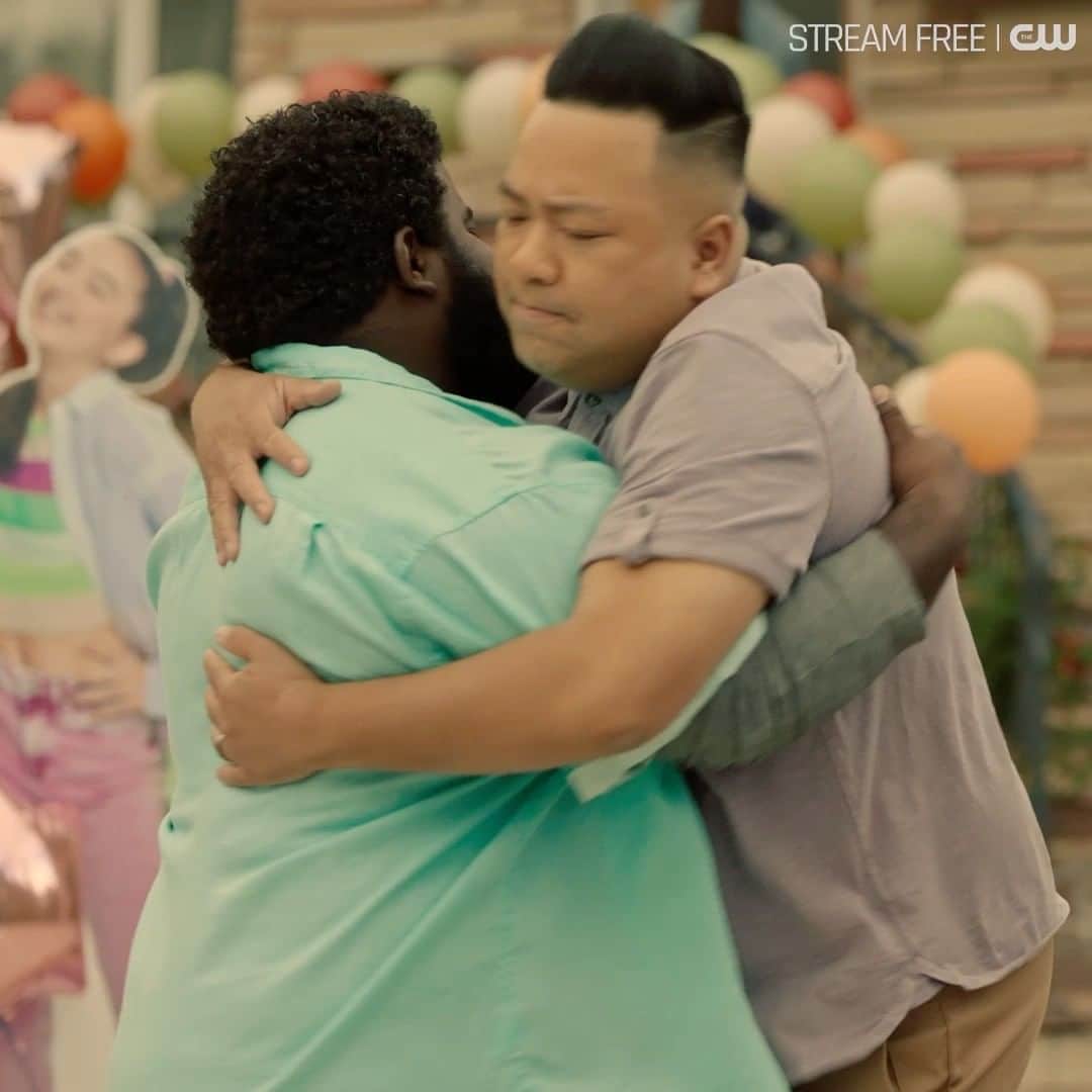 The CWのインスタグラム：「Who's your forever plus one? A new episode of #RunTheBurbs airs TONIGHT at 8:30/7:30c. Stream free tomorrow only on The CW!」