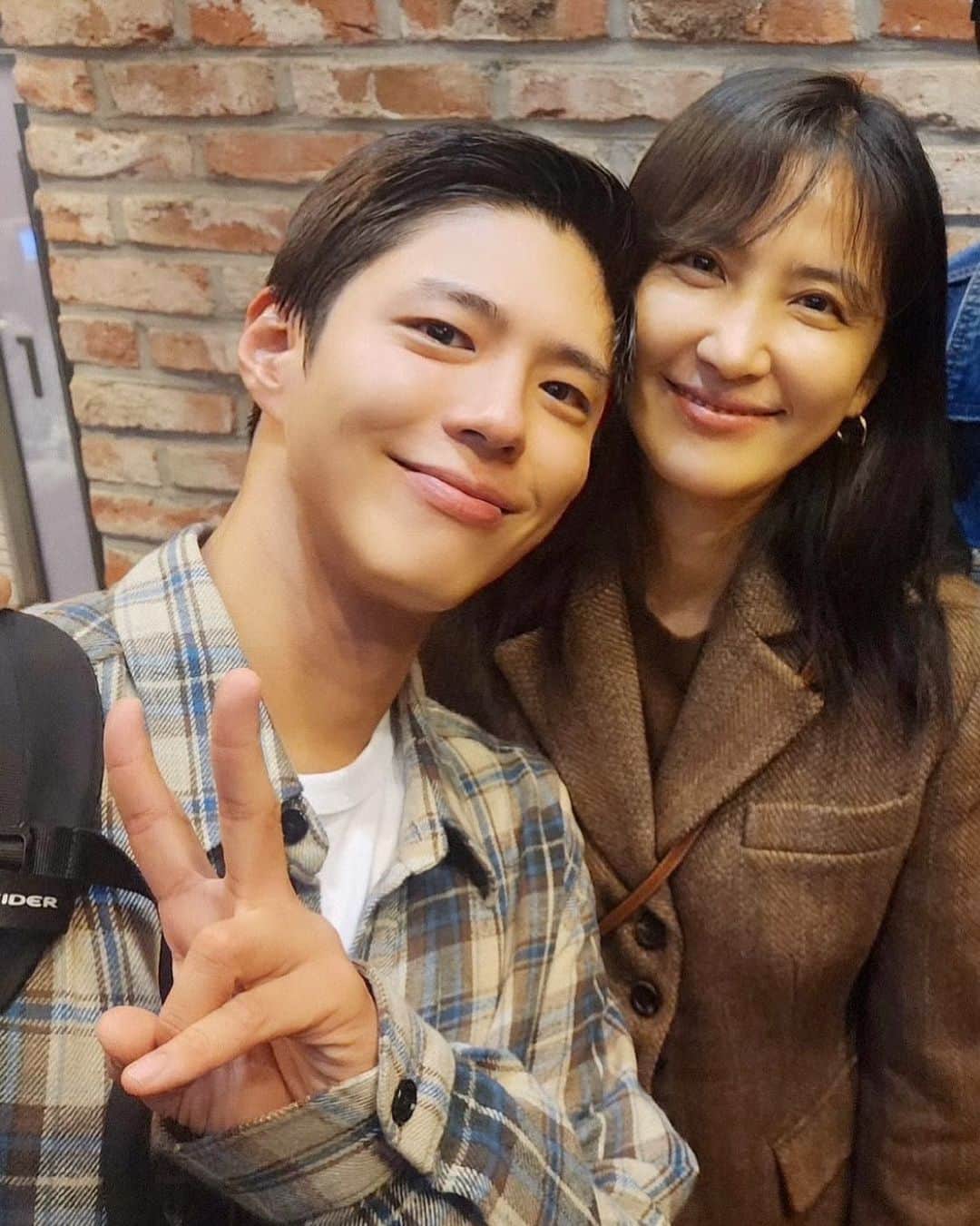 シン・ドンミのインスタグラム：「렛미플라이💙」