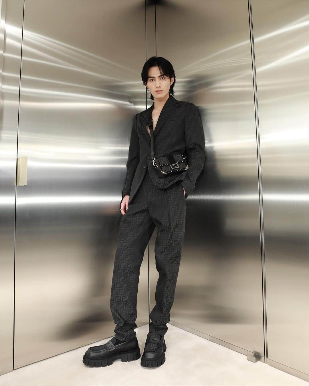 大平修蔵のインスタグラム：「FENDI 表参道 @fendi #fendi #pr   H&M: @nobusawahitoshi」