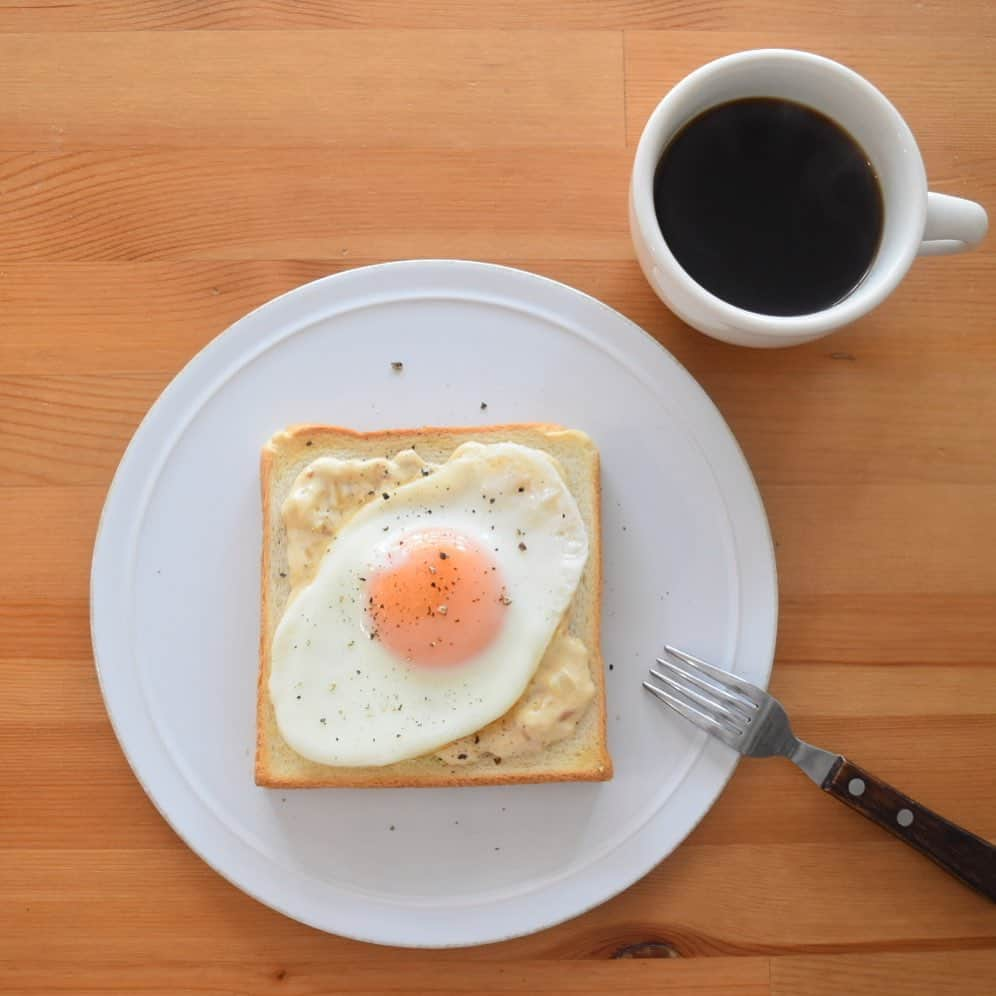 山崎佳のインスタグラム：「Today’s breakfast.  ツナマヨラピュタパン。」