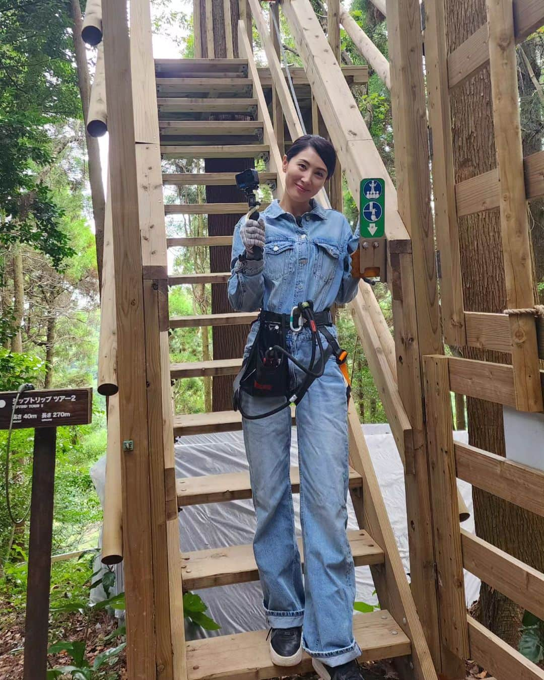 吉松育美のインスタグラム：「Gopo on a zip line. I love crazy stuff.😊😙😁  毎日信じられないくらい良いお天気が続いていますねー☀️✨️  そんな日はアドベンチャーフォレストで思いっきり体を動かしてみるのもいいですよー🥰👌  ジップライン最高だよー✨️やっぱり体を動かすのはアドレナリン爆発で楽しい🩷❤️🤣✨️  #アドベンチャー #アウトドア #adventure #旅 #自然 #大自然 #絶景 #アクティビティ #ジップライン #holiday #Saga #adventureforest #アドベンチャーフォレスト」