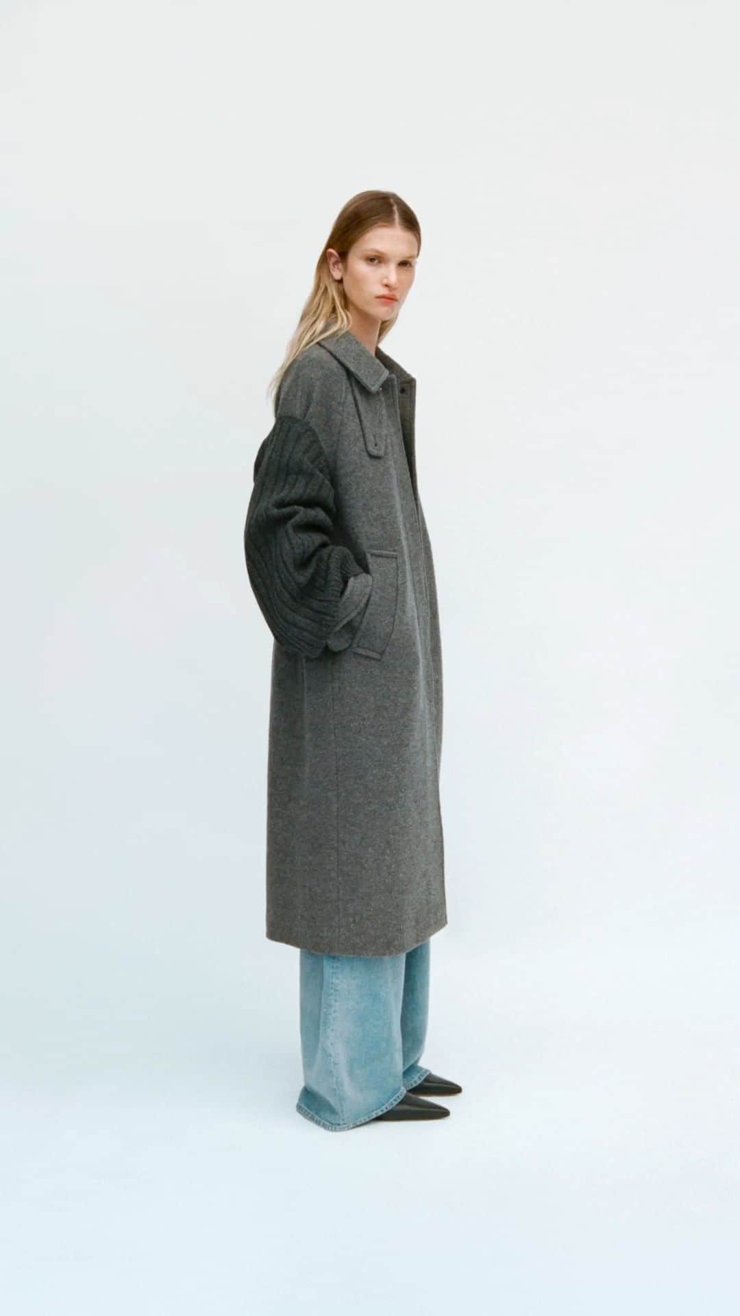 ARKETのインスタグラム：「Our outerwear offering for A/W 2023 is an all-encompassing collection of coats and jackets in varying degrees of texture, volume and construction to match the mood of your day. Functional and versatile, they are pieces to invest in and hold on to beyond the seasons. Explore the full collection: link in bio. - #ARKET」