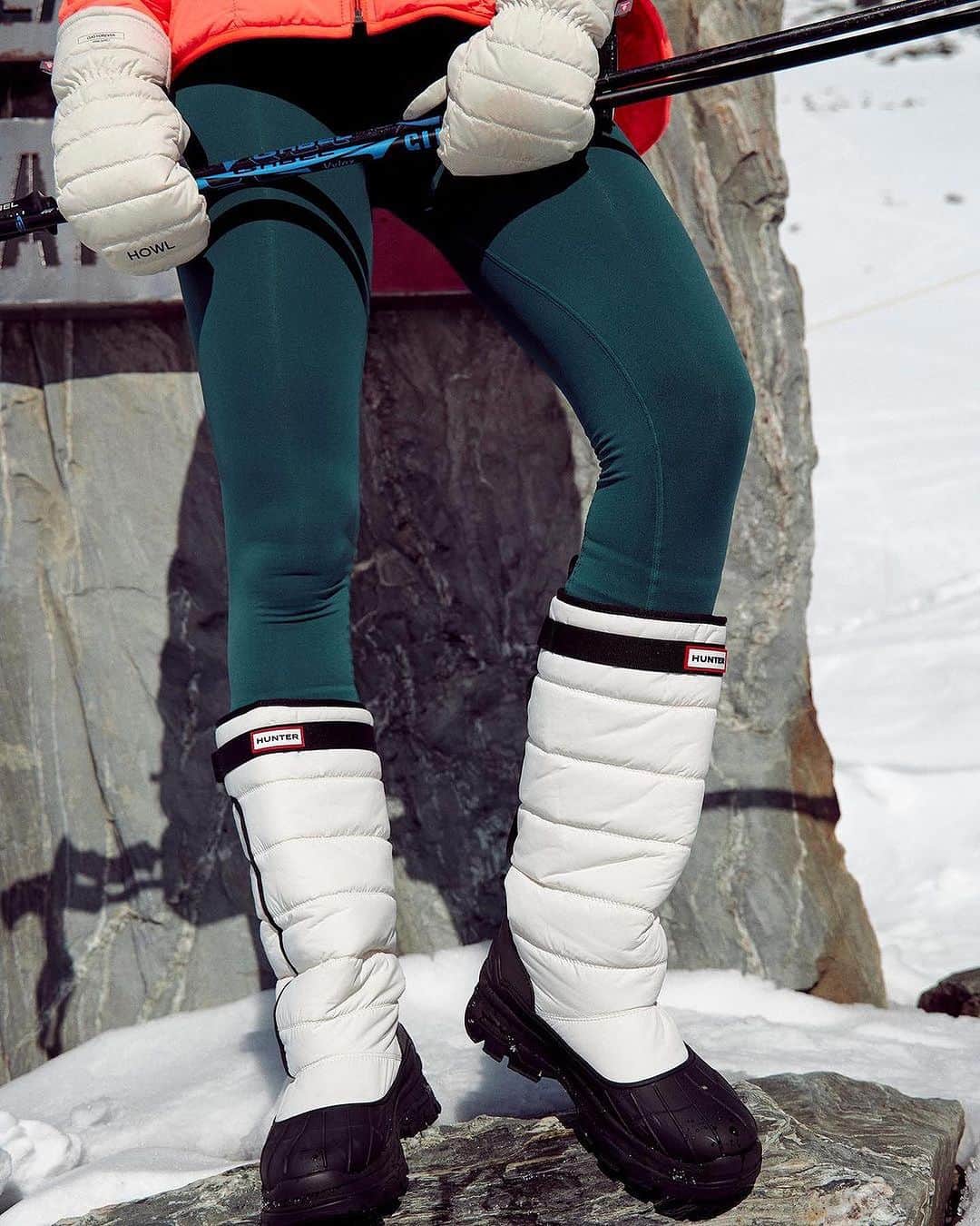 ハンターブーツのインスタグラム：「Your snow boots just got an upgrade with the @fpmovement x #HunterBoots Intrepid Tall Buckle Snow Boots 🥾  Your favorite cold-weather material, for your feet: these tall, insulated puffer snow boots feature recycled nylon uppers, fleece lining, and a super traction sole to keep you grounded in the chilliest conditions. Head to our stories to shop!」