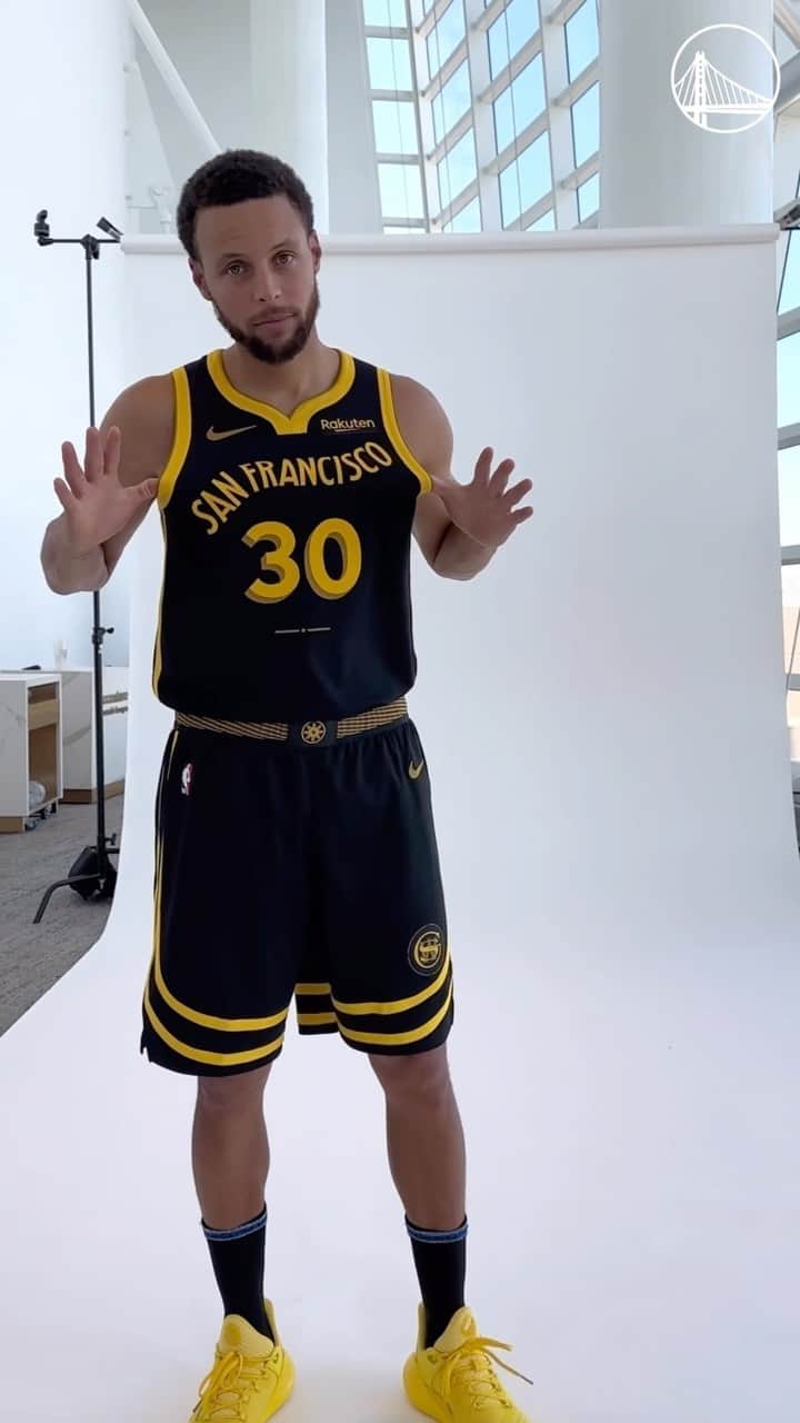 ゴールデンステート・ウォリアーズのインスタグラム：「The new threads are here.  @rakuten || The City Calls」