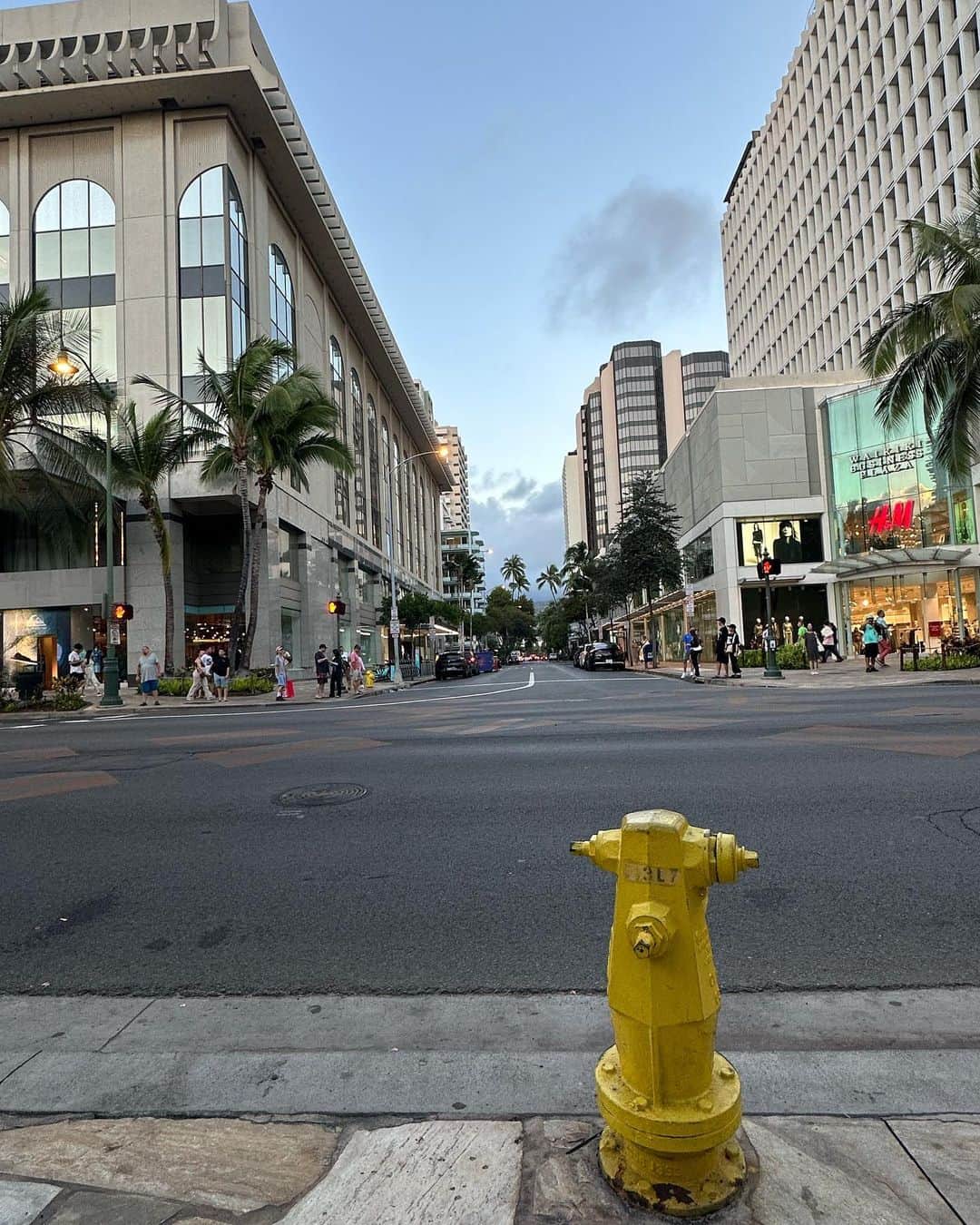 渋江譲二さんのインスタグラム写真 - (渋江譲二Instagram)「齢40、初めてのハワイ。  #hawaii #honolulu  #moanasurfrider  #waikikibeachmarriott」11月2日 23時12分 - shibue0315