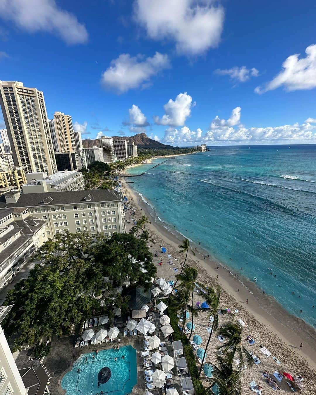 渋江譲二のインスタグラム：「齢40、初めてのハワイ。  #hawaii #honolulu  #moanasurfrider  #waikikibeachmarriott」