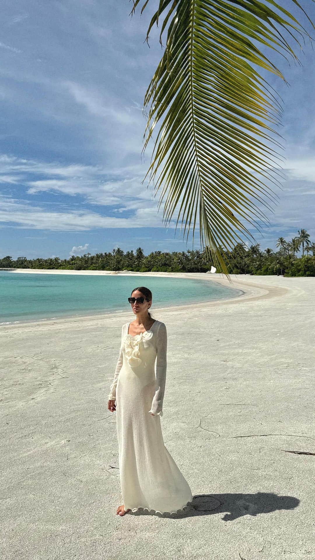 Tamara Kalinicのインスタグラム：「This nature, the island, the beautiful resort. So far we ate in more than 6 different restaurants, we swam, read, explored, saw sharks, dolphins and thousands of their other friends. Touched down in heaven @patinamaldives , thank you for flawless organisation @maldivesbysanjapapic #PatinaMaldives」