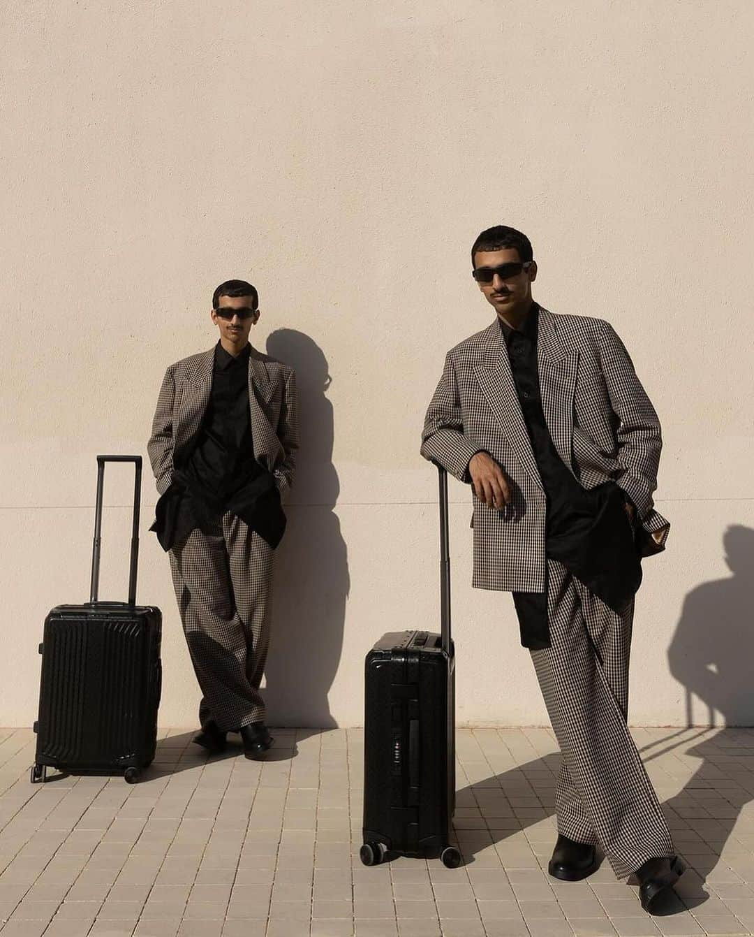 ヒューゴボスのインスタグラム：「Start every journey in style. The BOSS | Samsonite collection was designed for fashion-forward travelers who appreciate quality craftsmanship, as shown by #TwinsHadban #BeYourOwnBOSS」