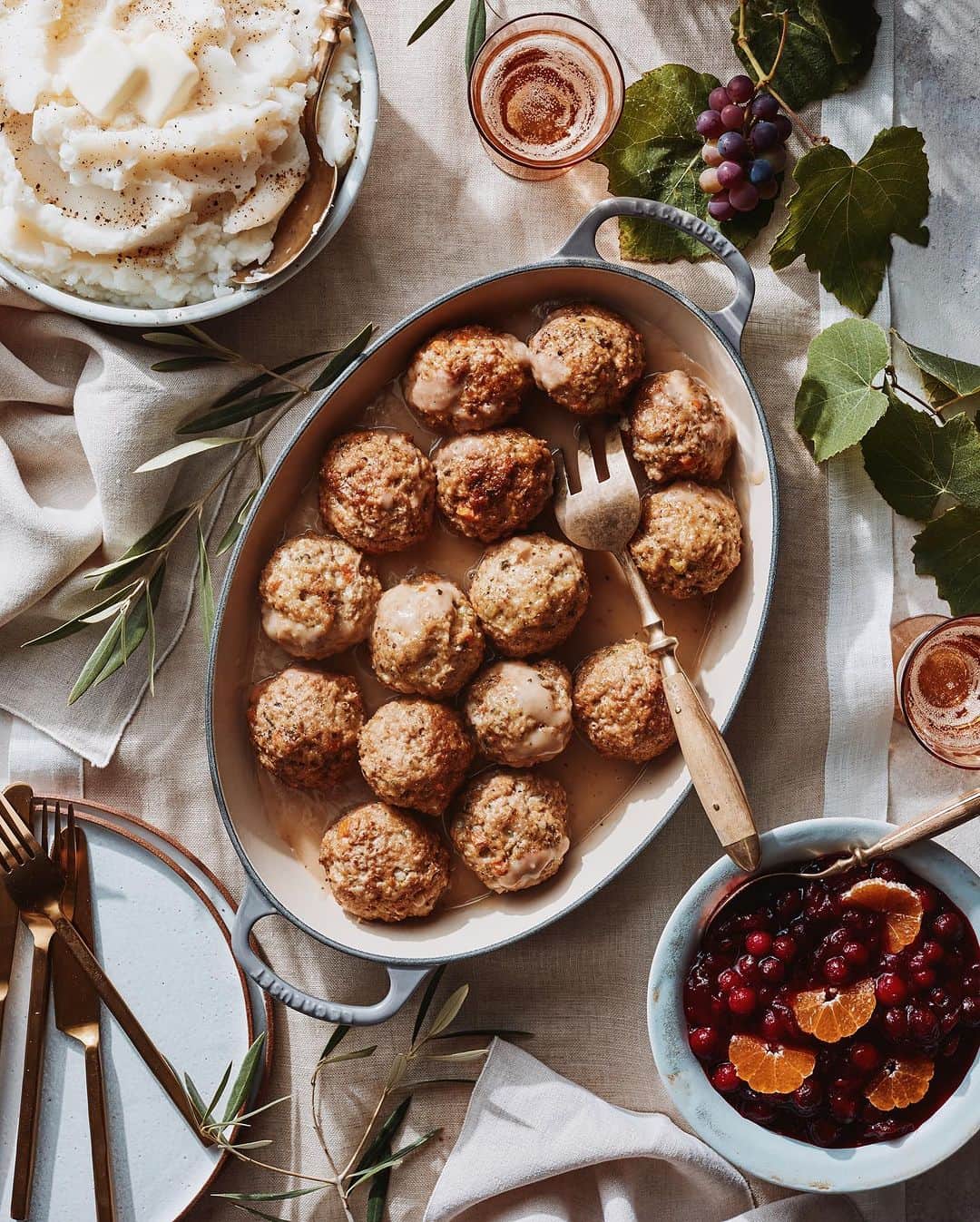 Gaby Dalkinのインスタグラム：「What’s Gaby Cooking has officially turned into Thanksgiving central! This year we’re adding tons of new recipes (sides, salads, desserts), those epic thanksgiving meatballs are coming back, all recipes will have prep schedules and tips for making parts ahead, and SO MUCH MORE! Hit the link in my profile to get started and get ready for the most delish month 🦃https://whatsgabycooking.com/80-thanksgiving-dinner-ideas/」