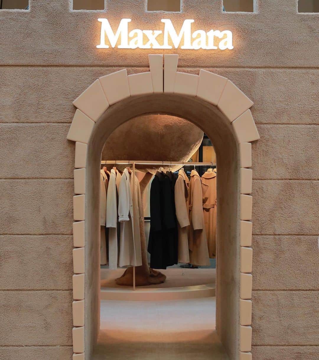 AMIさんのインスタグラム写真 - (AMIInstagram)「@maxmara アイコン テディコート10周年おめでとう御座います🐻  #MaxMaraTeddyTen #MaxMara #pr」11月2日 23時20分 - amixxamiaya