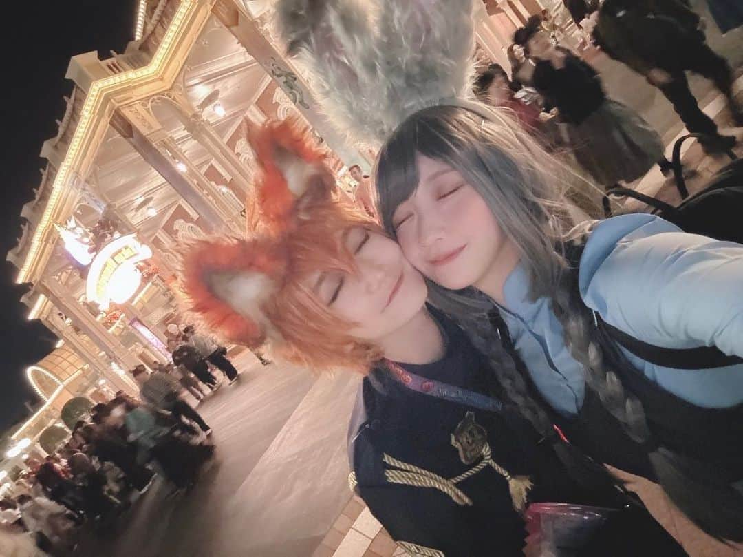 大河ももさんのインスタグラム写真 - (大河ももInstagram)「妹とニクジュディでDハロいってきたよ🦊🐰💛  妹のニックがイケメンすぎたんだ…. 来年はなんのキャラにしようかな🤔  #Ｄハロ #ディズニーハロウィン #ディズニーハロウィン仮装 #ニックジュディ #ズートピア #zootopia」11月2日 23時21分 - momotaigaaa2