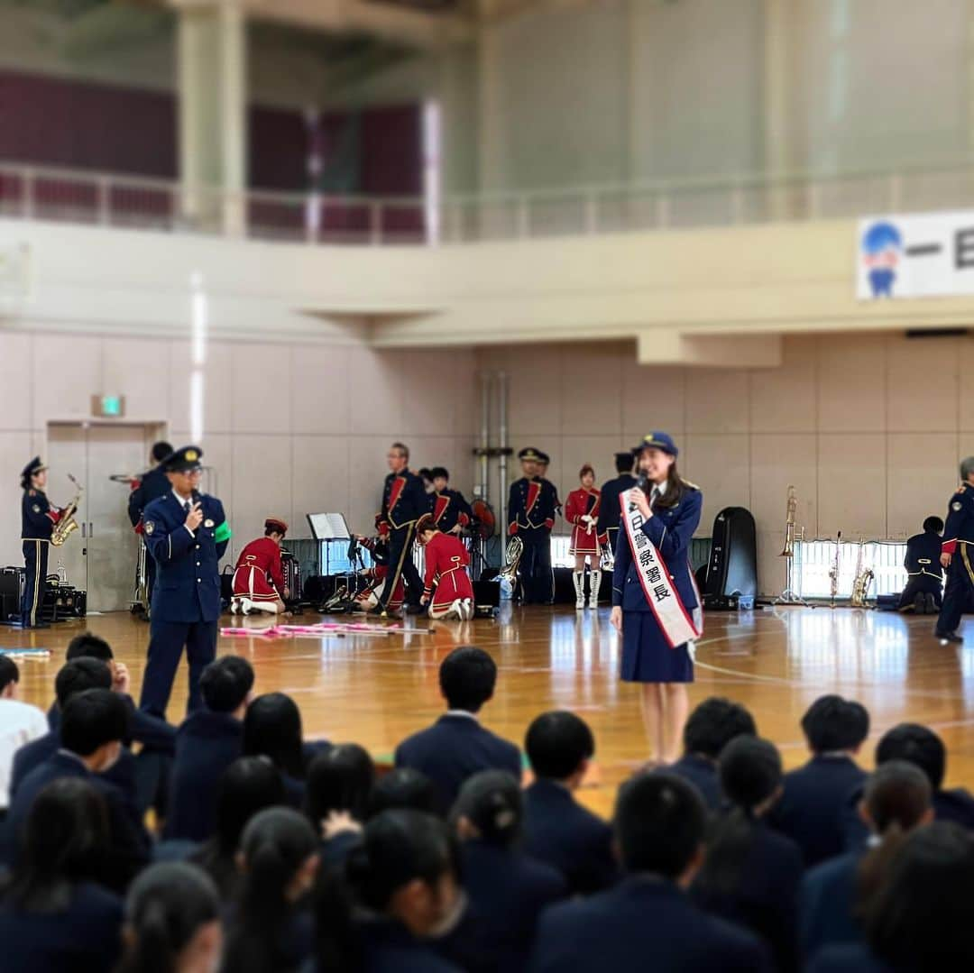 間瀬遥花さんのインスタグラム写真 - (間瀬遥花Instagram)「. これが最後の署長投稿！ . 石川県能美警察でのイベントでは、 管内の高校にお邪魔してトークショー🌱 高校生に向けて話す機会なんてなかなかないけど、 みんなしっかり聞いてくれました🥹 . 最後にお花までいただいて、 一連の署長任務、これにてひと段落です！🚓 . . . #一日警察署長 #1日警察署長 #能美 #能美警察 #石川県」11月2日 23時24分 - maseharu_929