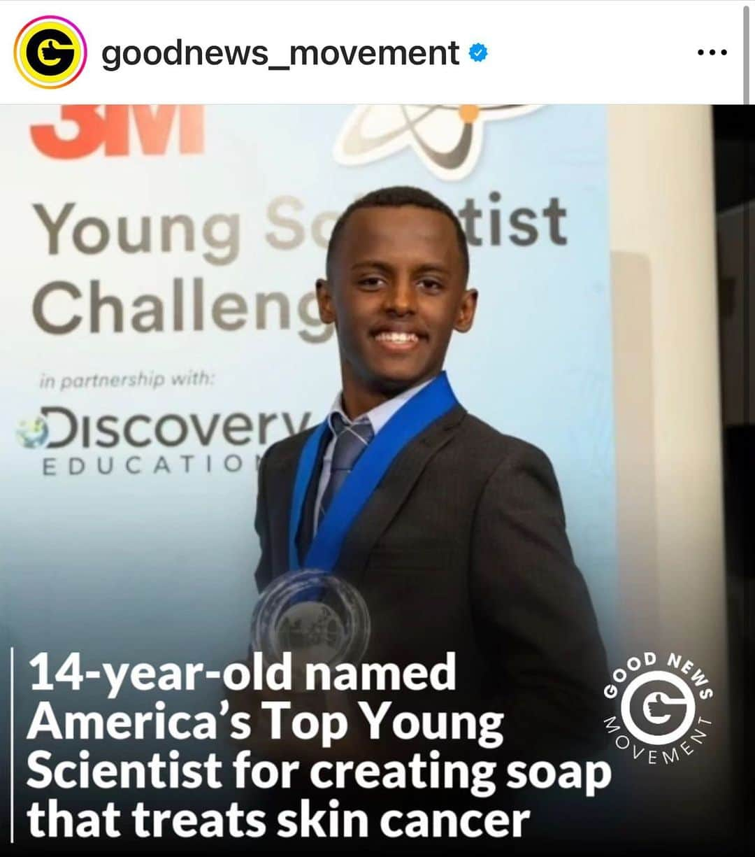 ミシェル・モナハンのインスタグラム：「As a melanoma survivor, this is truly EXCITING news and even more remarkable that a 14 year old achieved this! 💯👏🤩@goodnews_movement   Heman Bekele, a ninth grader at W.T. Woodson High School in Annandale, won the 2023 3M Young Scientist Challenge for developing a Melanoma treatment soap. By combining simple compounds, he was able to create a product that stimulates the activity of dendritic cells which act as protectors of skin cells, he explained. The compound based bar came out to only .50 cents per bar and he hopes to refine his innovation over the next five years to distribute to communities in need who may not be able to afford costly medical treatments. You're amazing, Heman!!! Congrats!」