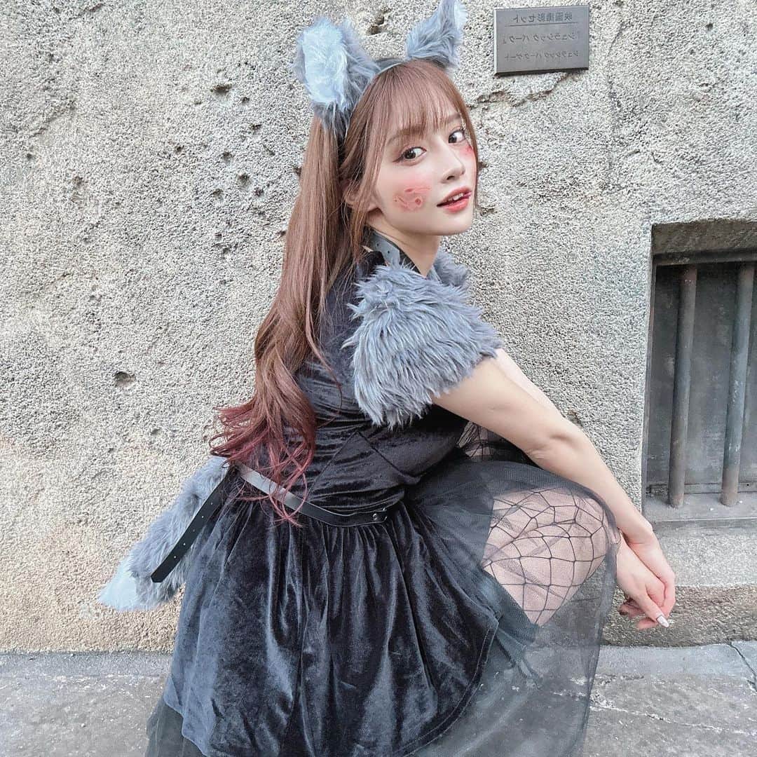 Raniのインスタグラム：「オオカミちゃん昼の姿🐺☀️  #halloween #universalstudios #ユニバ #大阪 #cosplay #happy #japan #japanesegirl #idol」