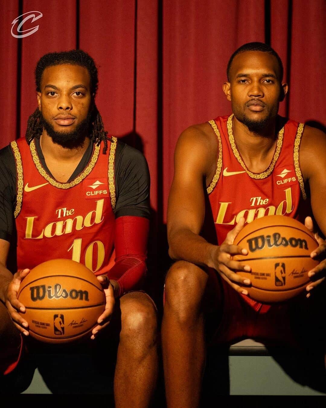 キャブスさんのインスタグラム写真 - (キャブスInstagram)「Cleveland Cavaliers x The Performing Arts 🎭  Presenting our 2023-24 Nike NBA City Edition uniform, inspired by our city’s rich history of performing arts from Playhouse Square, the largest Performing Arts Center in the United States outside of New York, to Severance Music Center, home to the world-renowned Cleveland Orchestra.  🔗 cavs.com/city」11月2日 23時30分 - cavs