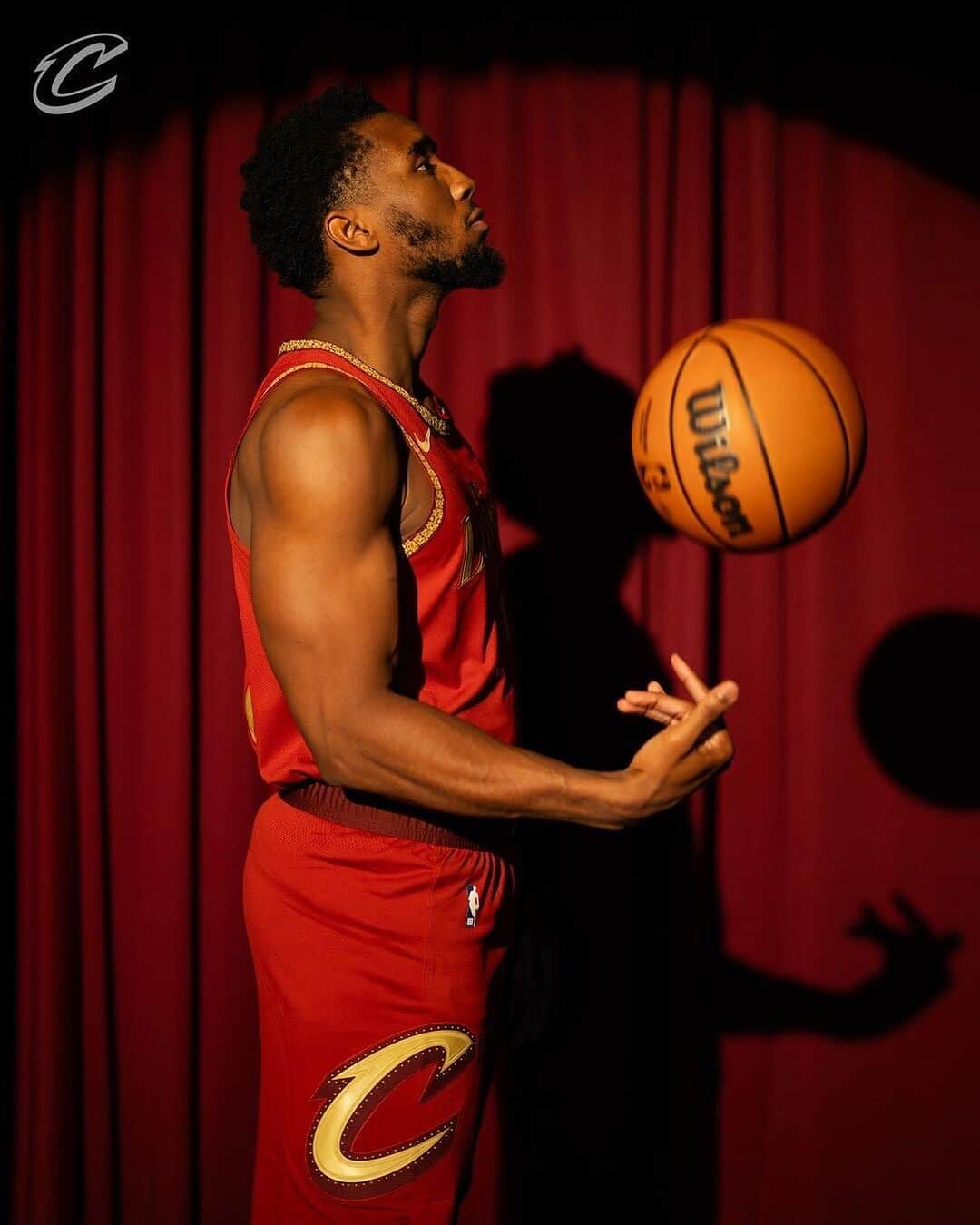 キャブスさんのインスタグラム写真 - (キャブスInstagram)「Cleveland Cavaliers x The Performing Arts 🎭  Presenting our 2023-24 Nike NBA City Edition uniform, inspired by our city’s rich history of performing arts from Playhouse Square, the largest Performing Arts Center in the United States outside of New York, to Severance Music Center, home to the world-renowned Cleveland Orchestra.  🔗 cavs.com/city」11月2日 23時30分 - cavs