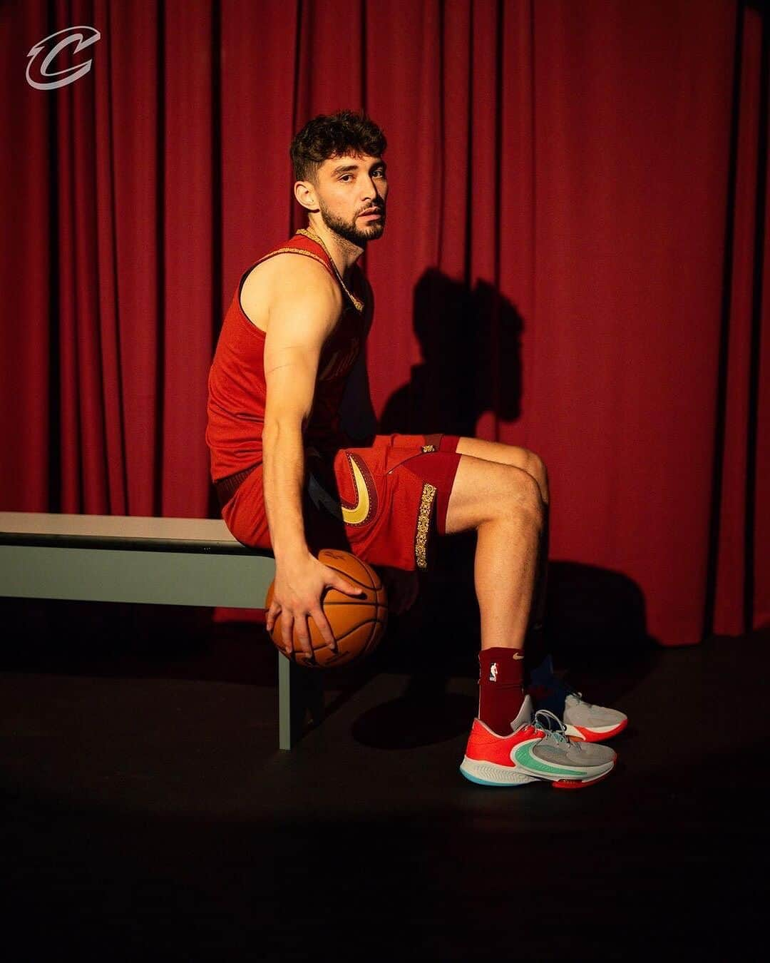 キャブスさんのインスタグラム写真 - (キャブスInstagram)「Cleveland Cavaliers x The Performing Arts 🎭  Presenting our 2023-24 Nike NBA City Edition uniform, inspired by our city’s rich history of performing arts from Playhouse Square, the largest Performing Arts Center in the United States outside of New York, to Severance Music Center, home to the world-renowned Cleveland Orchestra.  🔗 cavs.com/city」11月2日 23時30分 - cavs