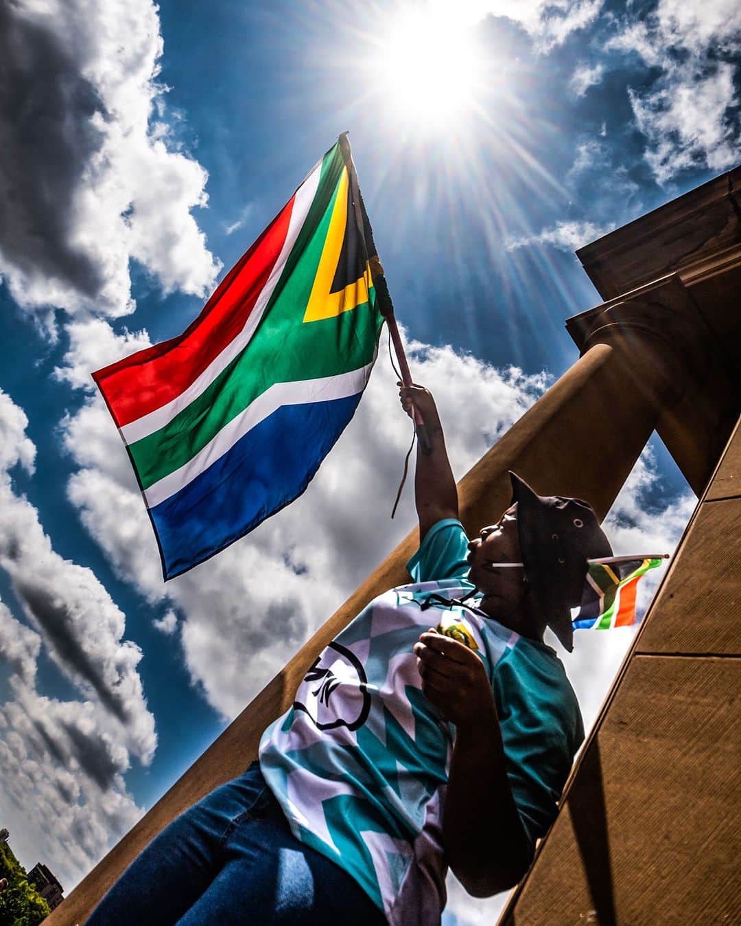 ラグビー南アフリカ代表さんのインスタグラム写真 - (ラグビー南アフリカ代表Instagram)「What a start to the #Springboks' Trophy Tour in Gauteng today 🏆🚌 #StrongerTogether  📸 Gallo Images」11月2日 23時30分 - bokrugby