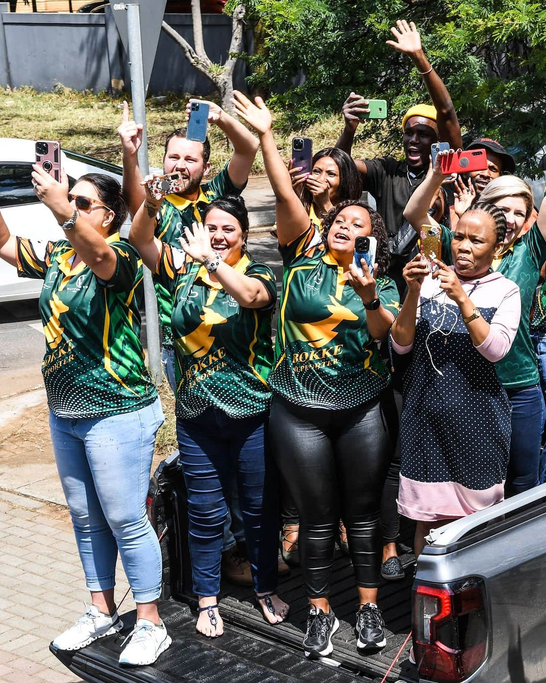 ラグビー南アフリカ代表さんのインスタグラム写真 - (ラグビー南アフリカ代表Instagram)「What a start to the #Springboks' Trophy Tour in Gauteng today 🏆🚌 #StrongerTogether  📸 Gallo Images」11月2日 23時30分 - bokrugby