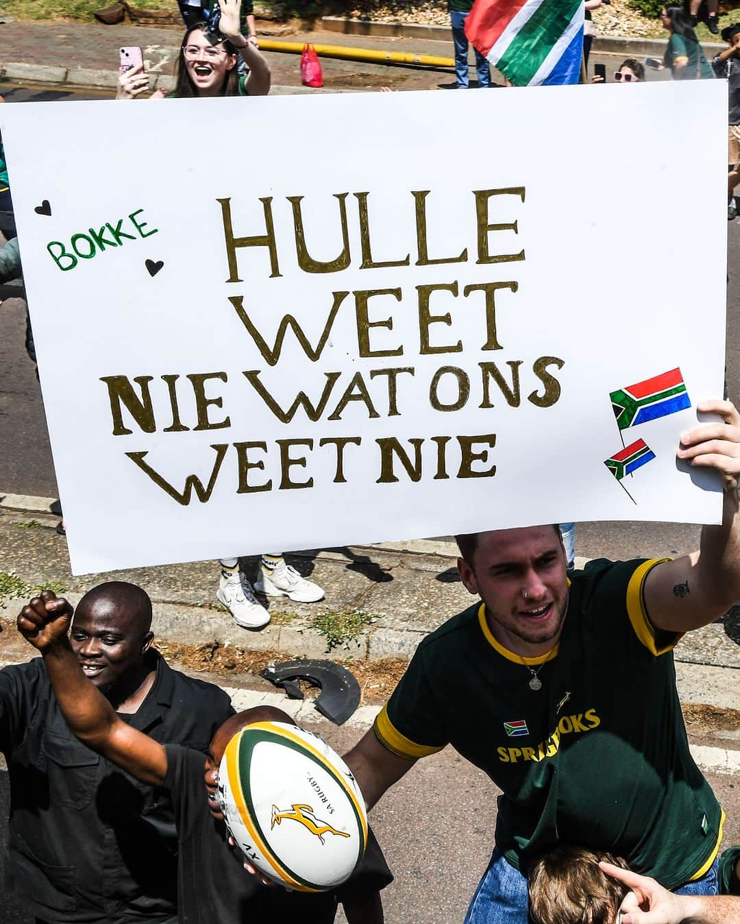 ラグビー南アフリカ代表さんのインスタグラム写真 - (ラグビー南アフリカ代表Instagram)「What a start to the #Springboks' Trophy Tour in Gauteng today 🏆🚌 #StrongerTogether  📸 Gallo Images」11月2日 23時30分 - bokrugby