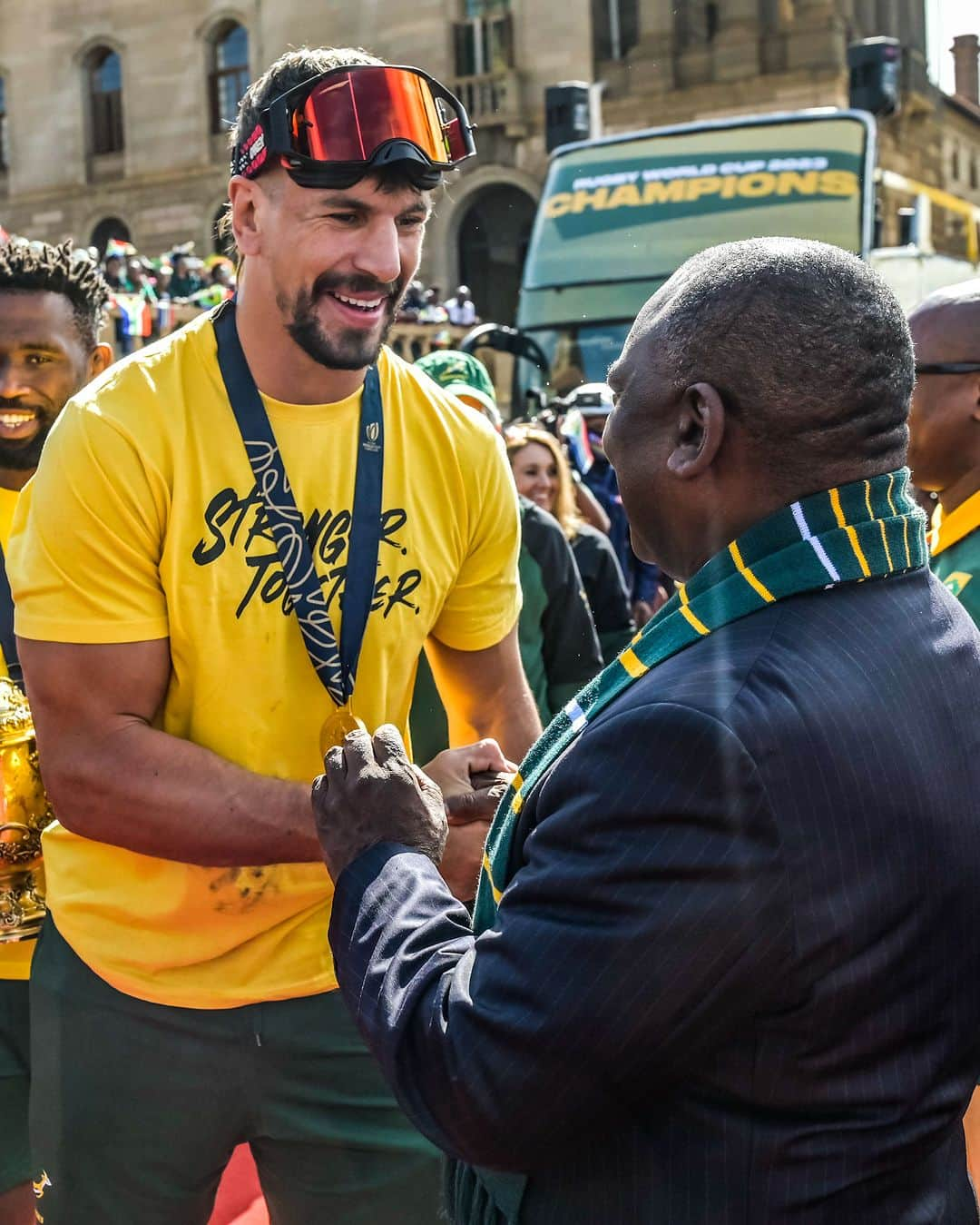 ラグビー南アフリカ代表さんのインスタグラム写真 - (ラグビー南アフリカ代表Instagram)「What a start to the #Springboks' Trophy Tour in Gauteng today 🏆🚌 #StrongerTogether  📸 Gallo Images」11月2日 23時30分 - bokrugby