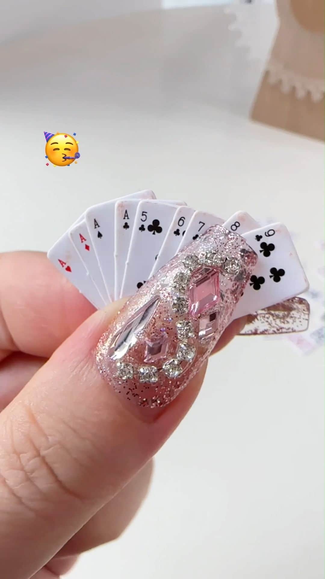 SHEINのインスタグラム：「Small cards, big wins! 🃏✨ Ace your games on-the-go with our pint-sized playing deck 🙌  🔎 18254349  #SHEIN #SHEINforAll #SHEINstyle #fashion #chic #saveinstyle」