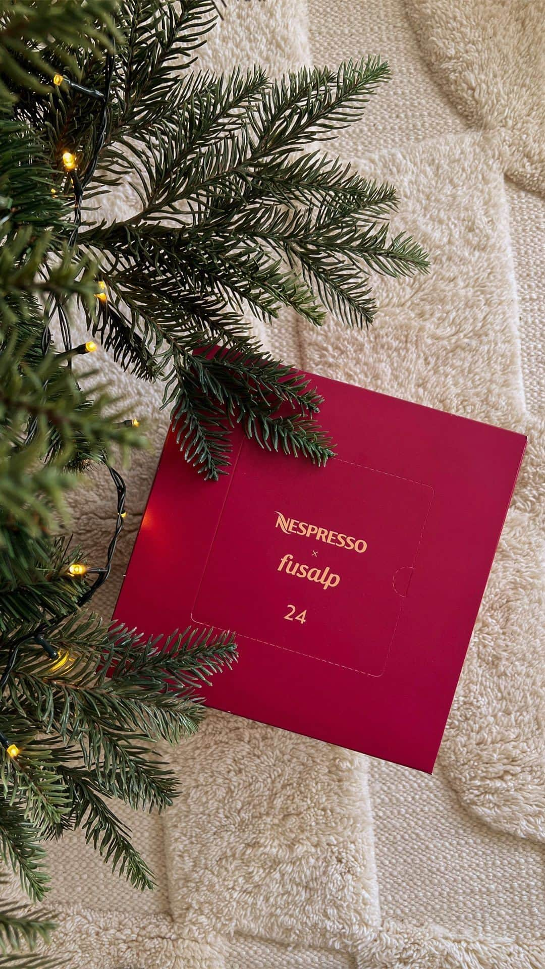 Nespressoのインスタグラム：「The best way to unwrap the holidays? @domsli22 knows it’s with the Nespresso Limited-Edition Advent Calendar.   Elevate your own mornings with a new coffee experience each day or gift the unforgettable taste to those who warm your heart.   #NespressoxFusalp  #FestiveWithNespresso  #NespressoGifts #WinterWonders」