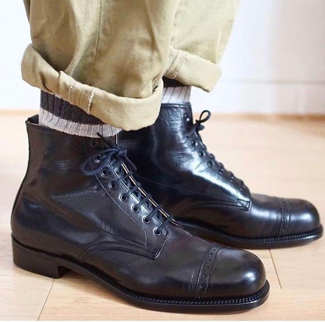 のインスタグラム：「Found this picture of the great @craftedparis in our Archive Collection Boot 1. #peopleingrenson #grensonshoes #grensonarchivecollection」
