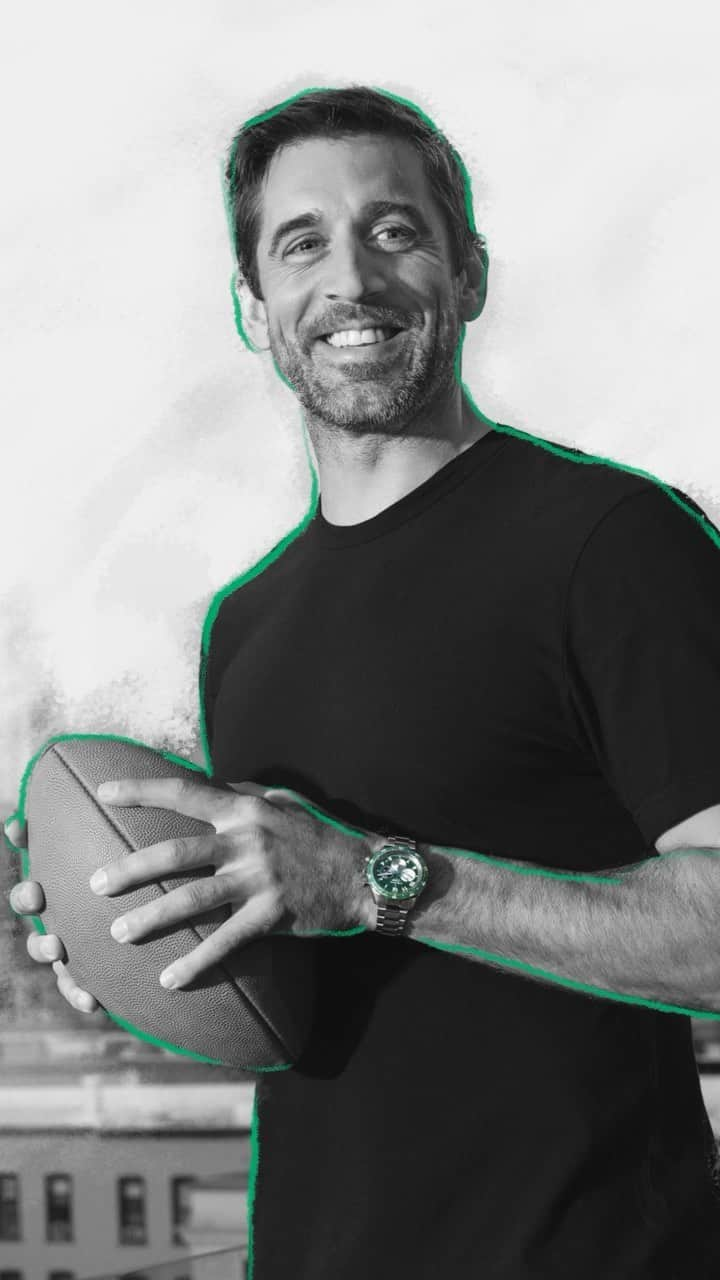 アーロン・ロジャースのインスタグラム：「#ChronomasterSportxAaronRodgers: A limited-edition of 250 pieces, now available online & in boutiques worldwide.❇️🏈 @aaronrodgers12 on his first eponymous watch: “I’m so thankful to ZENITH for giving me the opportunity to fulfill a lifelong dream of designing my very own watch. As a history buff I have immense respect for ZENITH’s history and visiting their Manufacture last year gave me an even deeper appreciation of their craftsmanship and dedication to excellence. Working with their team to incorporate all the different elements I wanted to include was a fun adventure and I couldn’t be happier to see our vision come to life in this watch”.」