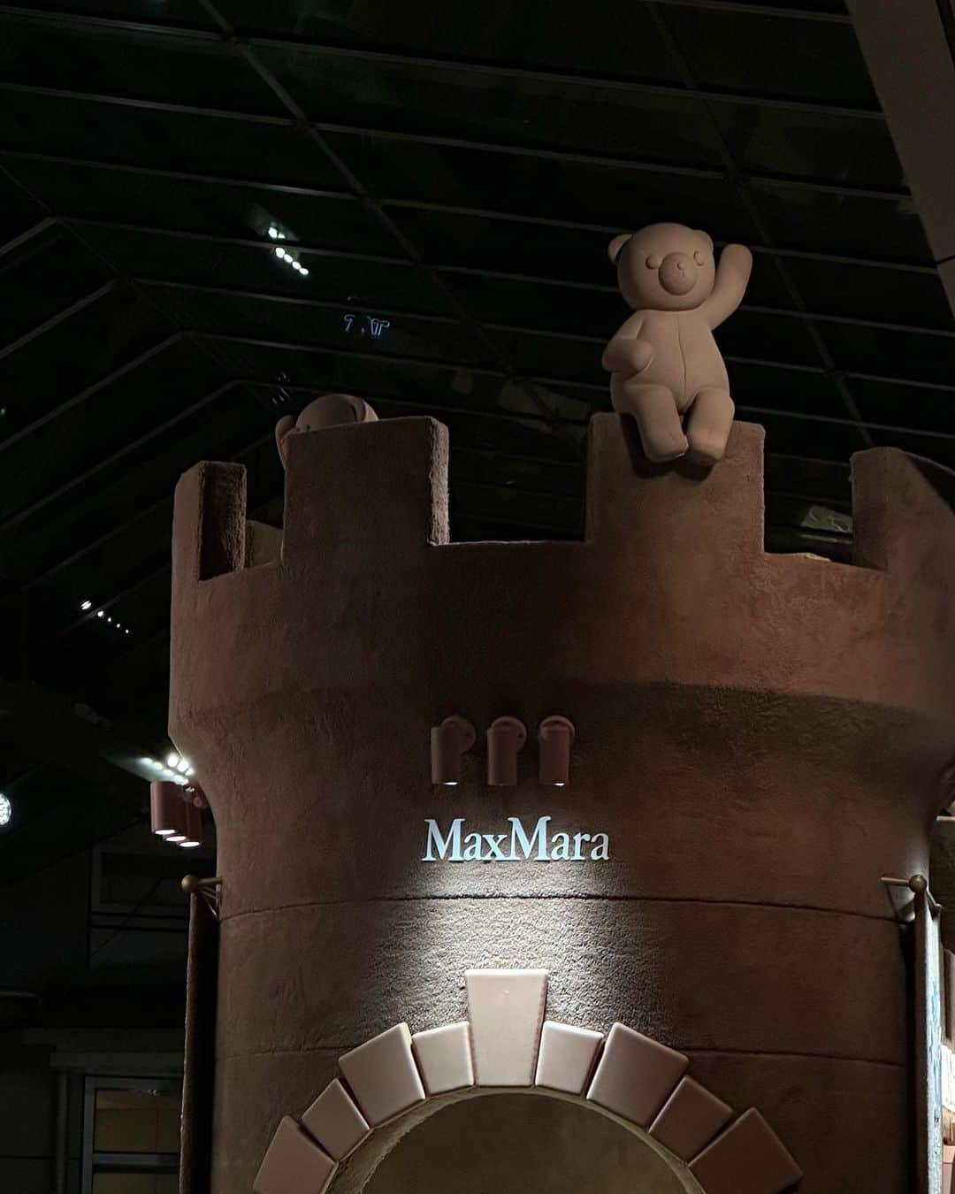 谷まりあさんのインスタグラム写真 - (谷まりあInstagram)「Happy 10th Anniversary 🧸🧸 @maxmara 💗  マックスマーラテディベア　コート誕生日10周年を記念して六本木ヒルズで開催された TeddyTEN Parkに行ってきました♡ UFOキャッチャーや、スケートなど楽しめるコンテンツが盛りだくさんの会場で、楽しかったです💗 大きくて可愛いテディベアにぜひ会いに行ってみてください♡  @maxmara #MaxMaraTeddyTen #MaxMara #pr」11月2日 23時38分 - mariaaaa728