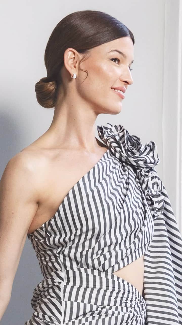 Hanneli Mustapartaのインスタグラム：「Advertisement// Felt like a total goddess with Good Girl Blush by @carolinaherrera shot for ELLE! #GoodGirlCarolinaHerrera #ElleNorge」