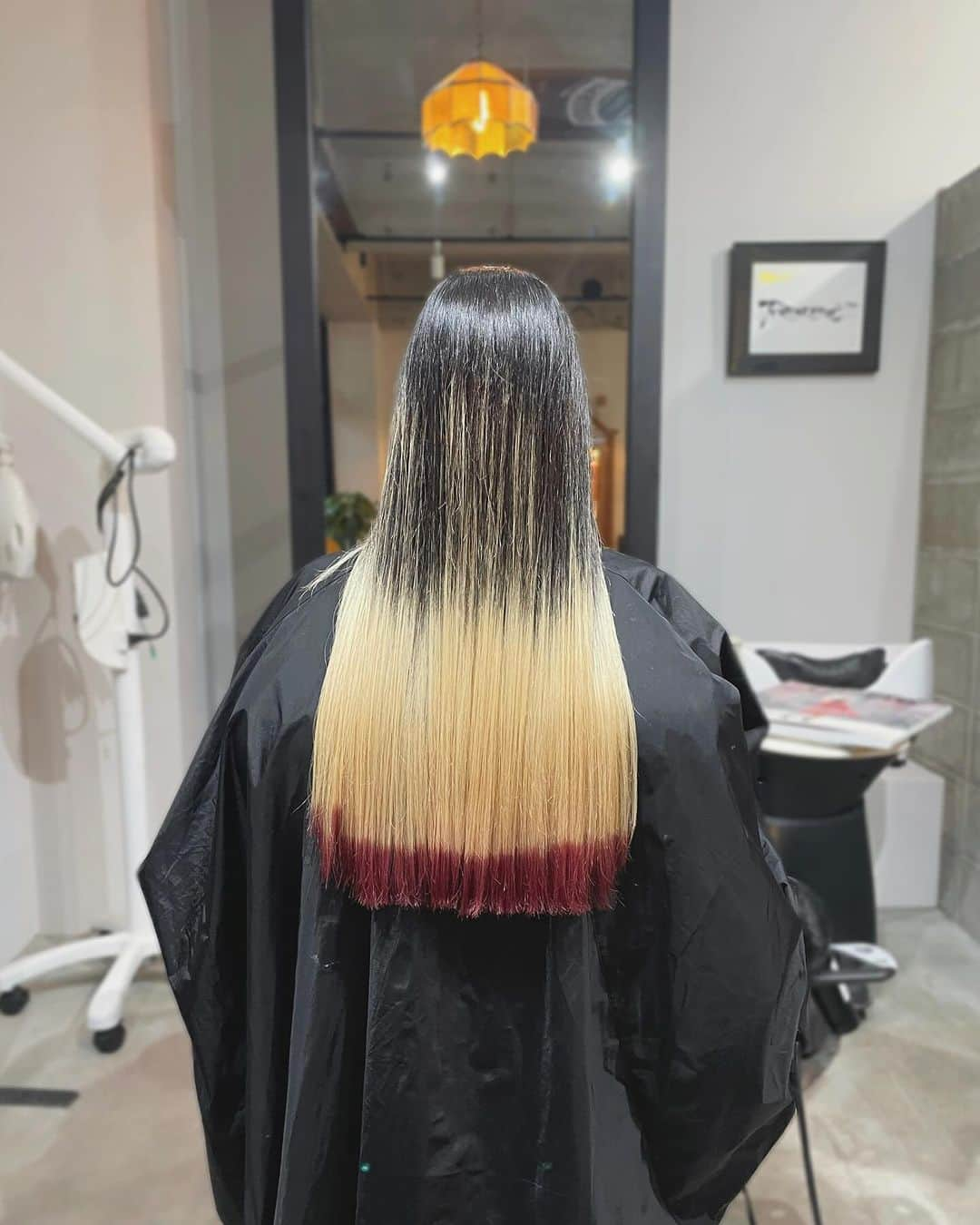 MARINAさんのインスタグラム写真 - (MARINAInstagram)「💇🏼‍♀️🖤💛❤️ ーーーーーーーーーーーーーーーーーーーー  約1年ぶりにw 美容室へ✂︎✨ 家の近くにこんなお洒落な美容室があったなんて🥹✨ ずっと行けてなかったので黒髪だいぶ伸びましたw カットのみの予定でしたが急遽 毛先にカラーも入れてもらえたので プチイメチェンで新鮮リフレッシュできました❤️ 対応してくださった美容師さん ありがとうございました🙏😌✨  📍Hair works Bond's @bonds_marinas_   ーーーーーーーーーーーーーーーーーーーー #HairworksBonds #haircut #hairstyle #longhair #haircolor #okinawa #沖縄 #豊見城 #豊見城市 #豊見城美容室 #とみぐすく」11月2日 23時45分 - marina___oki