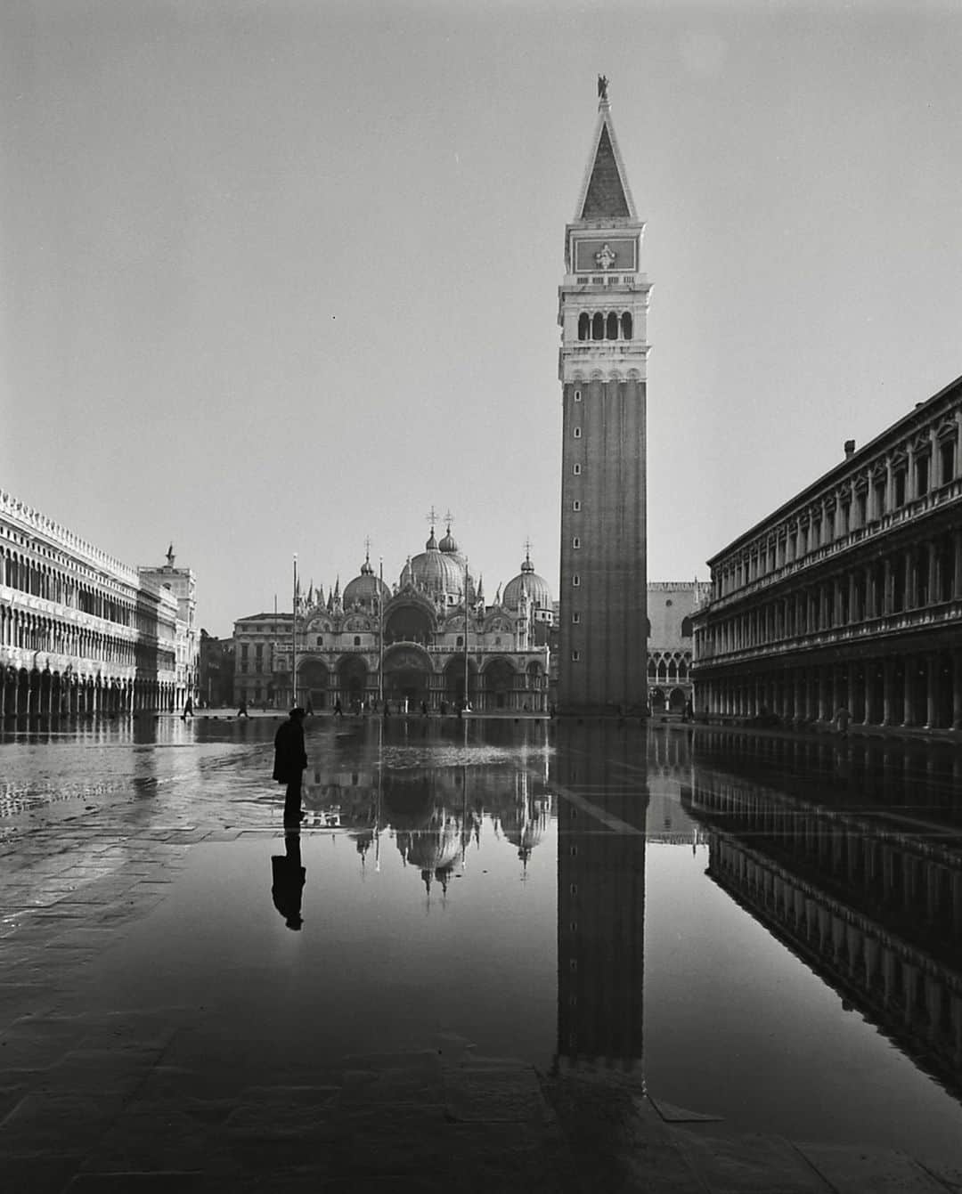 lifeのインスタグラム：「Striking image of a flooded Piazza San Marco in Venice, Italy - 1952.   Visit the link in bio to learn about LIFE photographer Dmitri Kessel. It has been said of Kessel, “he [was] an international human being,” a telling reference to a man who lived well and long, in many places and with many interests. 🌎  (📷 Dmitri Kessel/LIFE Picture Collection)  #LIFEMagazine #LIFEArchive #LIFEPictureCollection #DmitriKessel #1950s #Venice #Italy #PiazzaSanMarco #Travel」