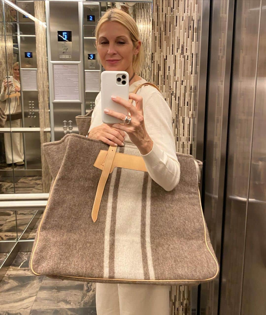 ケリー・ラザフォードさんのインスタグラム写真 - (ケリー・ラザフォードInstagram)「🍂🐿️」11月2日 23時46分 - kellyrutherford