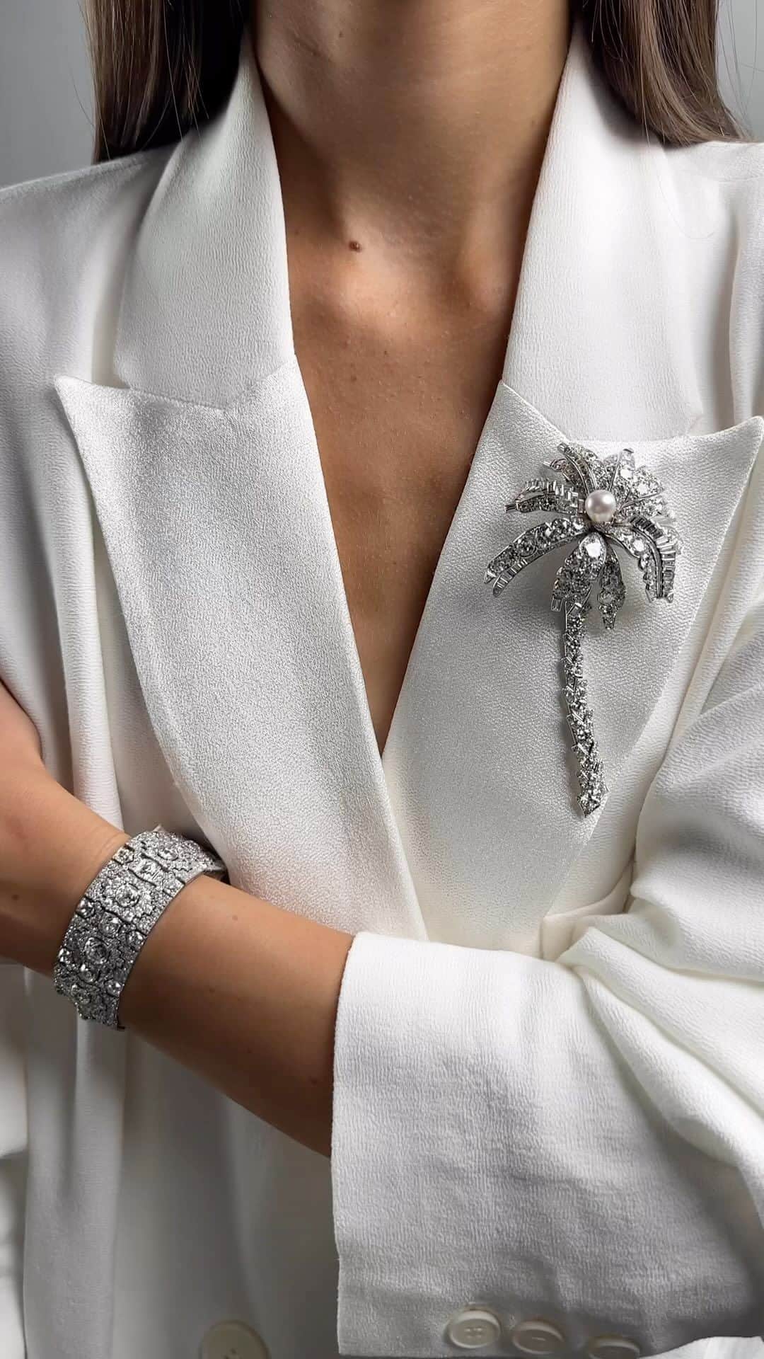 クリスティーズのインスタグラム：「Dazzling diamonds 💎    This autumn, Christie’s welcomes the return of our Luxury auction series to Geneva, promising a season filled with elegance and style.    Magnificent Jewels will unveil the extraordinary Bleu Royal, an impressive 17.61-carat Internally Flawless Fancy Vivid Blue diamond — the largest of its kind to ever come to auction, an exceptional cartier art deco ruby, sapphire and diamond sautoir and lots more. The Jewels Online auction includes a broad selection of iconic designs by renowned houses at accessible price points, alongside a large collection of gold nuggets.    📍View these stunning jewels at The Four Seasons Hotel des Bergues from Nov 2-7.  🗓Magnificent Jewels including The Bleu Royal | Live Auction: 7 Nov 3pm CET.  🗓Jewels Online: The Geneva Edit including an Important Private Collection of Gold Nuggets: 3-16 Nov.    #christiesjewels #luxuryweek #christiesluxuryweek」