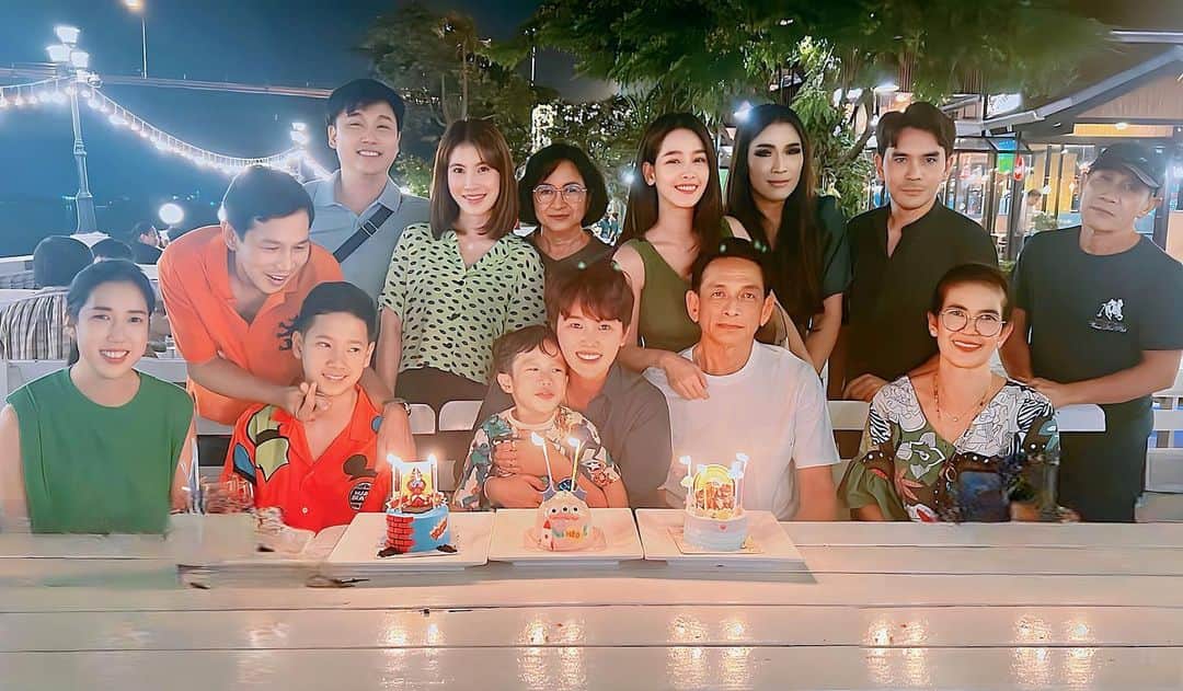 アミーナ・ピニットのインスタグラム：「แฮปปี้เบิร์ดเดย์น้าอิ๋งงงง 😛😚😝 @yin9ggggs  มีความสุขมาก สำเร็จทุกอย่างเลยนะคะ 👩🏻‍🤝‍👨🏼 มีความสุข อยู่ด้วยกันแบบนี้ตลอดไปเลยเนอะ 🫶🏻🥳  #บ้านพินิจ16」