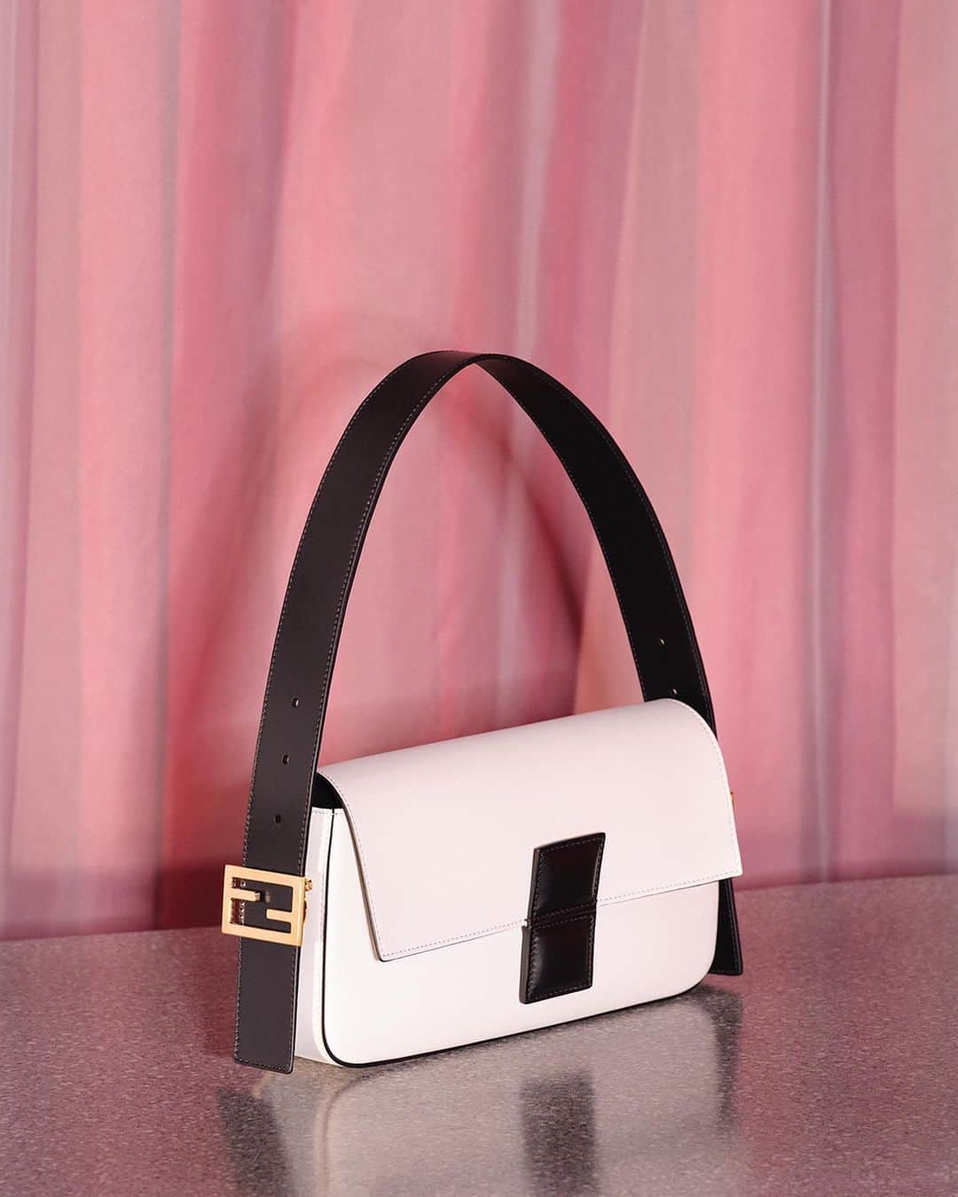 Fendiのインスタグラム：「A new spin on the icon, the #FendiBaguette Twist moves the buckle to the side, allowing it to stand out when worn under the arm.  Shop #FendiWinter in boutiques and at Fendi.com.  Curated with: @stefanopilati   Artistic Director of Couture and Womenswear: @mrkimjones  Artistic Director of Accessories and Menswear: @silviaventurinifendi  Artistic Director of Jewellery: @delfinadelettrez  Styling: @elliegracecumming Hair: @jawaraw Makeup: @hannah_murray1  Casting: @shelleydurkancasting Model: America Gonzalez  Photography: @johnnydufort  Set Design: @maxbellhouse」