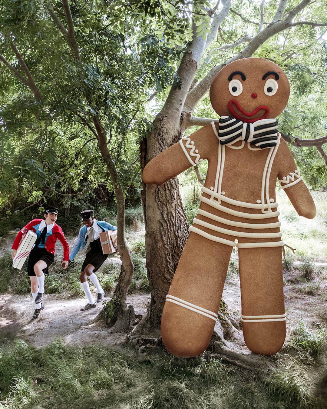 Jo Malone Londonのインスタグラム：「Seeking gifts to hide under the tree? Follow us to Gingerbread Land and uncover all the ingredients for the perfect present. Tap to discover the treats of the season. #SeasonOfScent」