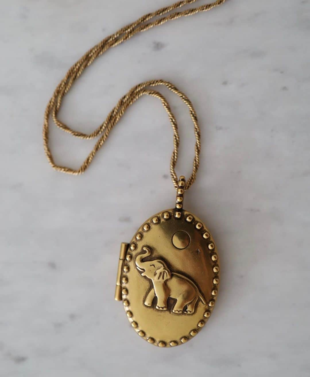 ウィンターケイトさんのインスタグラム写真 - (ウィンターケイトInstagram)「Author @jedidiahjenkins and @nicolerichie collaborated to design this limited edition Elephant Locket in celebration of his new book, 'Mother, Nature,' launching this month.  This locket holds special meaning that speaks back to Jedidiah's book:   Every parent/child relationship comes with complexity. We grow up and believe different things. We change and evolve and conversations can be hard. But I hope that we can commit to loving each other, supporting each other, no matter what.   I’m reminded of the ‘Parable of the Elephant.’ It goes like this:    A long time ago, a strange beast was brought to a monastery of blind monks.  It was called an elephant. They had never heard of such a thing,  So they gathered around to touch it. The men each stood in one spot and reached out to touch the creature.  One man touched its trunk. Another, its tusk. Another, its flapping ear.  Each man touched it from where he stood.  When the elephant was gone, the men gathered together to reflect on the wonderful experience. But their stories did not align. One man described a giant snake. Another a gentle monster made of bone. Another, a bat-winged giant. They became angry with each other. How could they lie about something so extraordinary? Soon, they were shouting and fists were swinging.  In many versions of the story, the men go their separate ways and never speak again.      ~~~  This locket represents a commitment to love,  To believing that no matter how different you are,  No matter how certain you are, There is a love that sees it all from above,  That sees the whole elephant, not just a trunk or a tusk.  I put a picture of my mom and me in mine. I wear one and she does too. We don’t agree on much, but we agree that we love each other and always will.   -Jedidiah Jenkins, author of ‘Mother, Nature’ / Designed by Nicole Richie  We hope you’ll get one for the family member or friend that can commit with you to loving no matter what. ♥️🐘✨」11月2日 23時57分 - houseofharlow1960