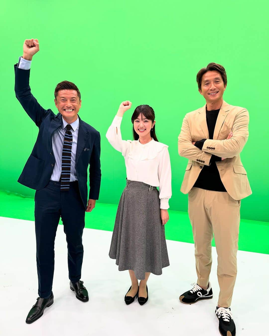 播戸竜二のインスタグラム：「『サタデーナイトＪリーグ⚽️』 ・ テレビ東京で始まりました📺 土曜日23:30からです！ ・ 地上波でサッカーの番組があるのは素晴らしい！ ・ 中根舞美アナウンサー！ @mami_nakane_tx  ・ 福西崇史さん！ @takashi_fukunishi  ・ 楽しい時間をありがとうございました！ Xもバンバン更新してるのでフォローしてください！ ・ TVerでも見れます！ ・ ・ #おばんざいポーズ #福西さんはやらないw」