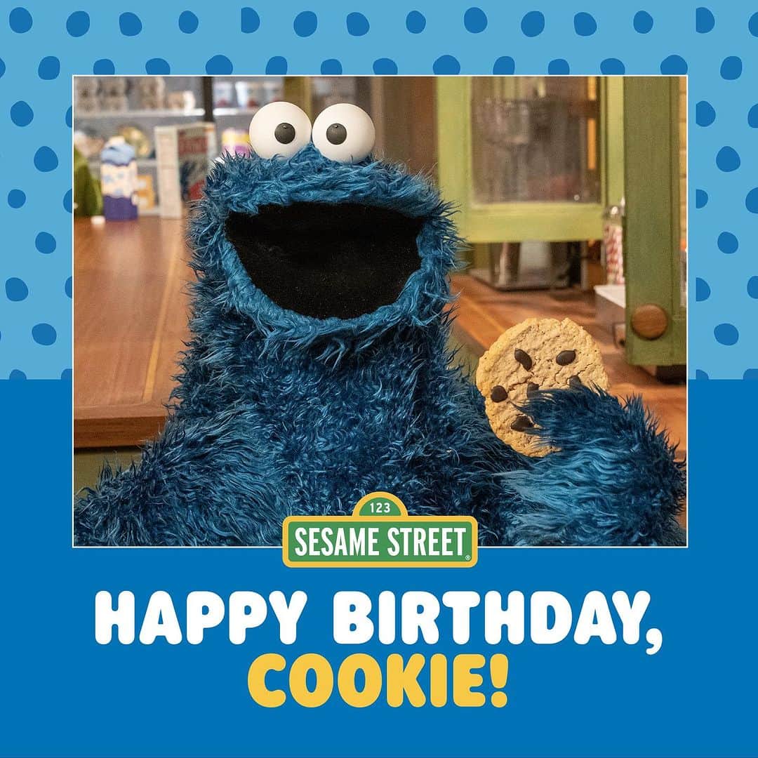 セサミストリートのインスタグラム：「Happy birthday, Cookie Monster! We hope you celebrate with all your friends on Sesame Street and with what you love most... COOKIES! #HBDCookieMonster」