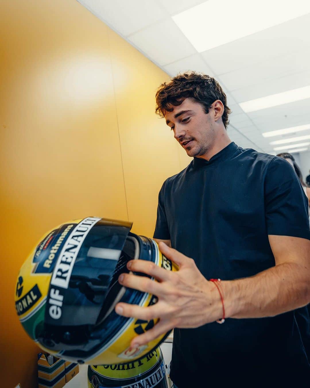 シャルル・ルクレールのインスタグラム：「My one and only idol. Such a special moment. A huge thanks to Viviane, Lalalli and the Senna Foundation for inviting me to such a special place. ❤️」