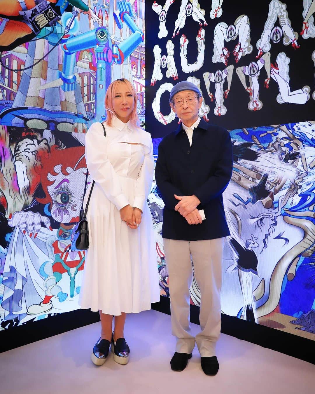 蜷川実花のインスタグラム：「田名網敬一さんの作られた屏風をみに @prada  へ。 ご本人にお会いできて本当に嬉しかった❗️ 中学生のころ父の書斎で田名網敬一さんの画集を見てからずっとファンなので緊張しました。 PRADA青山店で1/29までやってます😀」