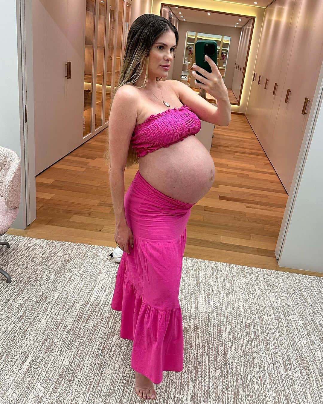 バーバラ・エバンスのインスタグラム：「Meus meninos cada vez maiores!! Mamãe ama tanto vocês.  Vamos vencer todos os obstáculos junto.  Amanhã, 31 semanas de muito amor e força! 🌺」