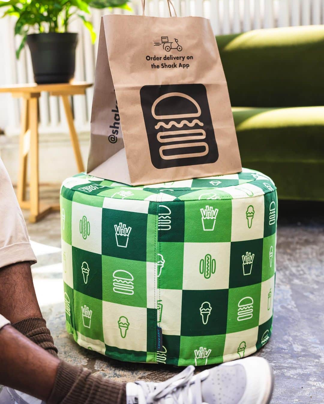 SHAKE SHACKさんのインスタグラム写真 - (SHAKE SHACKInstagram)「[GIVEAWAY CLOSED. Winners have been notified.]  GIVEAWAY: What happens when you mix up @lovesac and @shakeshack? You accidentally spark the comfiest collab ever.   Swipe to see the Shake Shack x Lovesac MovieSac—complete with a Squattoman to kick your feet up or place your Shack on. We’re giving away one (1) Shake Shack x Lovesac MovieSac + one (1) Shake Shack gift card to five (5) lucky winners.   Rules for entry:  1. Follow @shakeshack and @lovesac  2. Like this post   3. Tag someone you'd want to eat Shake Shack on a Lovesac with.   Link in bio for official giveaway terms and conditions.」11月3日 0時17分 - shakeshack