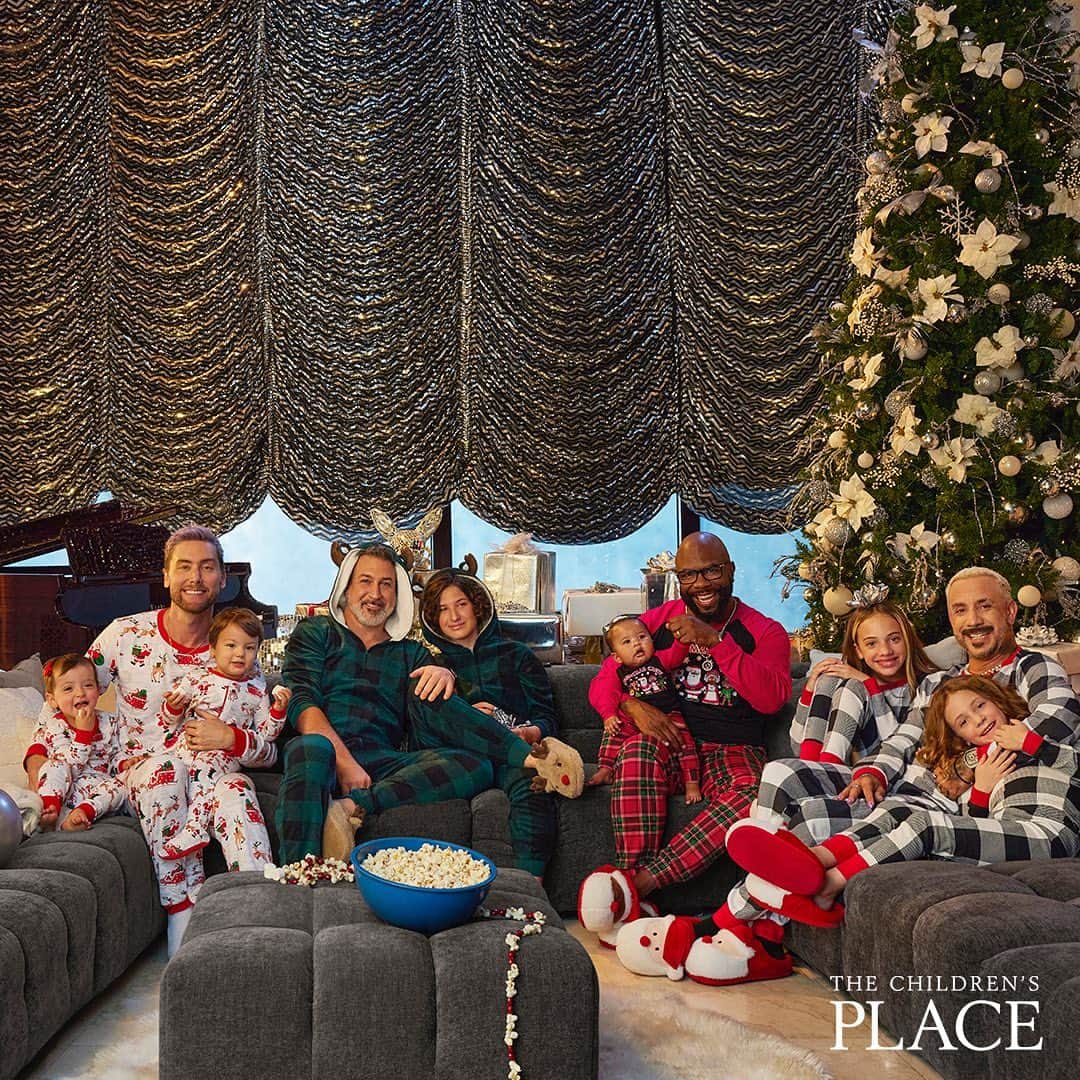 A.J.のインスタグラム：「We’re BACK...alright! (see what I did there?) #ad You guys already know how much I love @childrensplace and this campaign with @realjoeyfatone @lancebass @wanyamorris but can we talk about these PJs?? The Santa slippers are the real MVP! Get yours now at the link in my bio. #holidaypajamas #childrensplace #boyband」