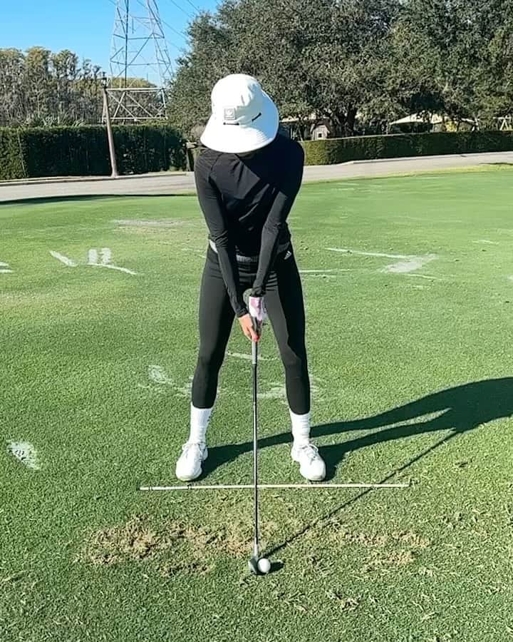 ポーラ・クリーマーのインスタグラム：「Who is this girl?!?! 😂  @geewaite 🏌🏼‍♀️👍🏻🏌🏼‍♀️」