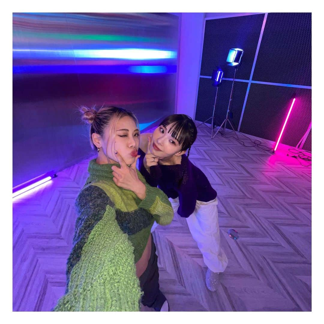 川口ゆりなさんのインスタグラム写真 - (川口ゆりなInstagram)「． ． C.O.S.M.I.C Love🪐 Dance Practice  もちろんチェックしてくれたよねゆりしす〜🦋 ． 振り付けはみきねえさまです♡ @mikity1225  ．」11月4日 12時00分 - kawaguchi_yurina_official